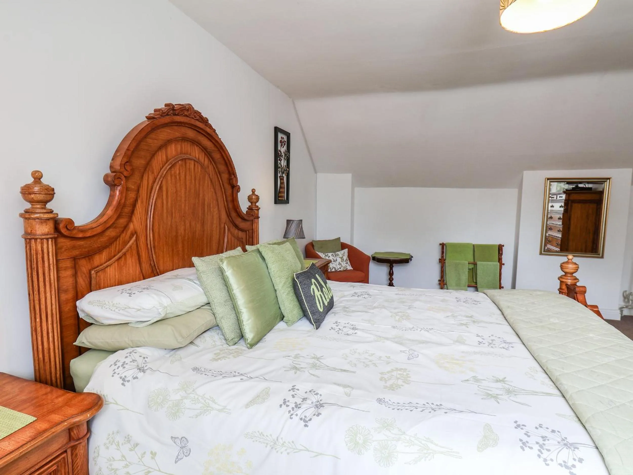 Property building, Bed in The Mews