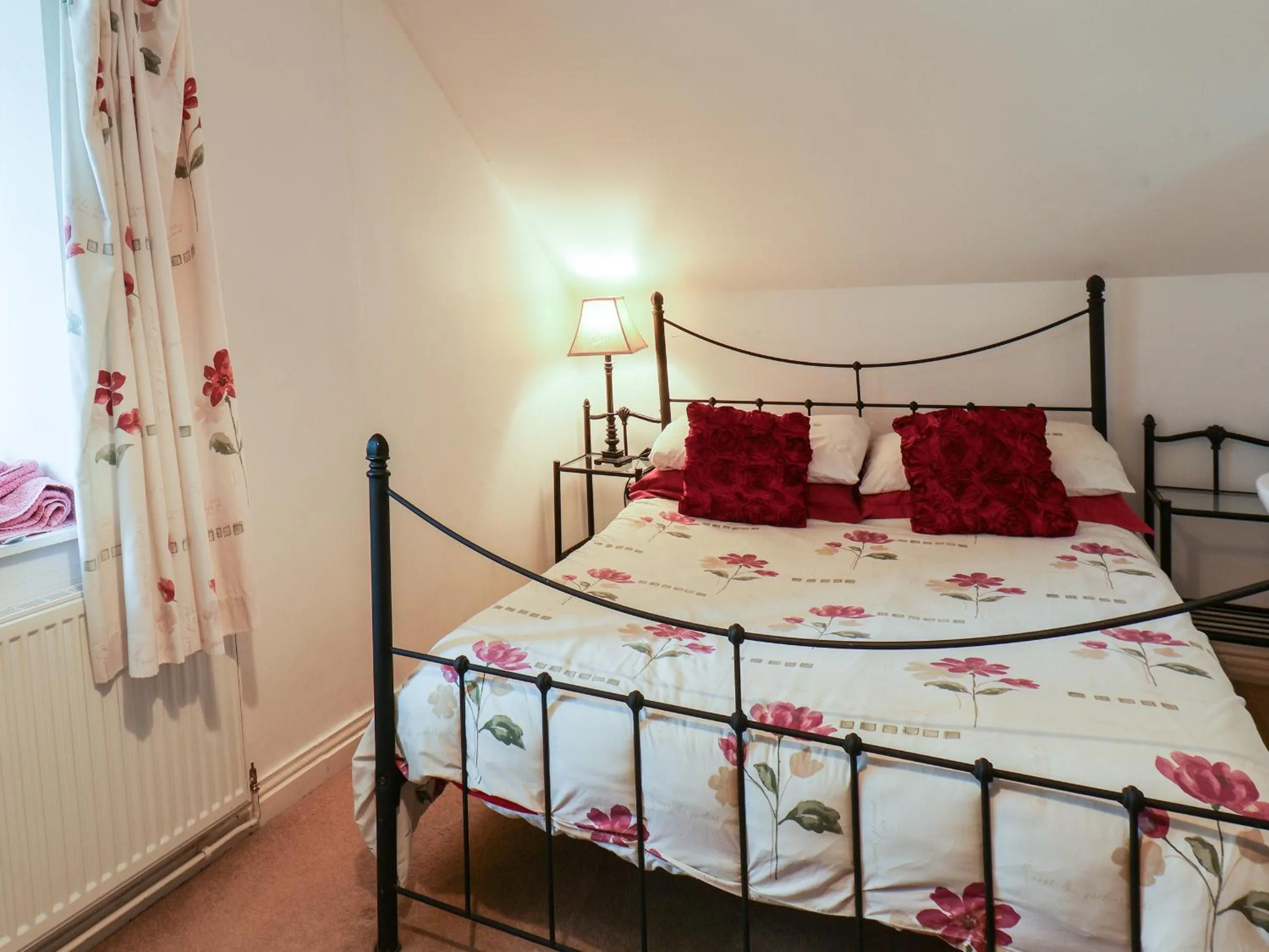 Property building, Bed in The Mews