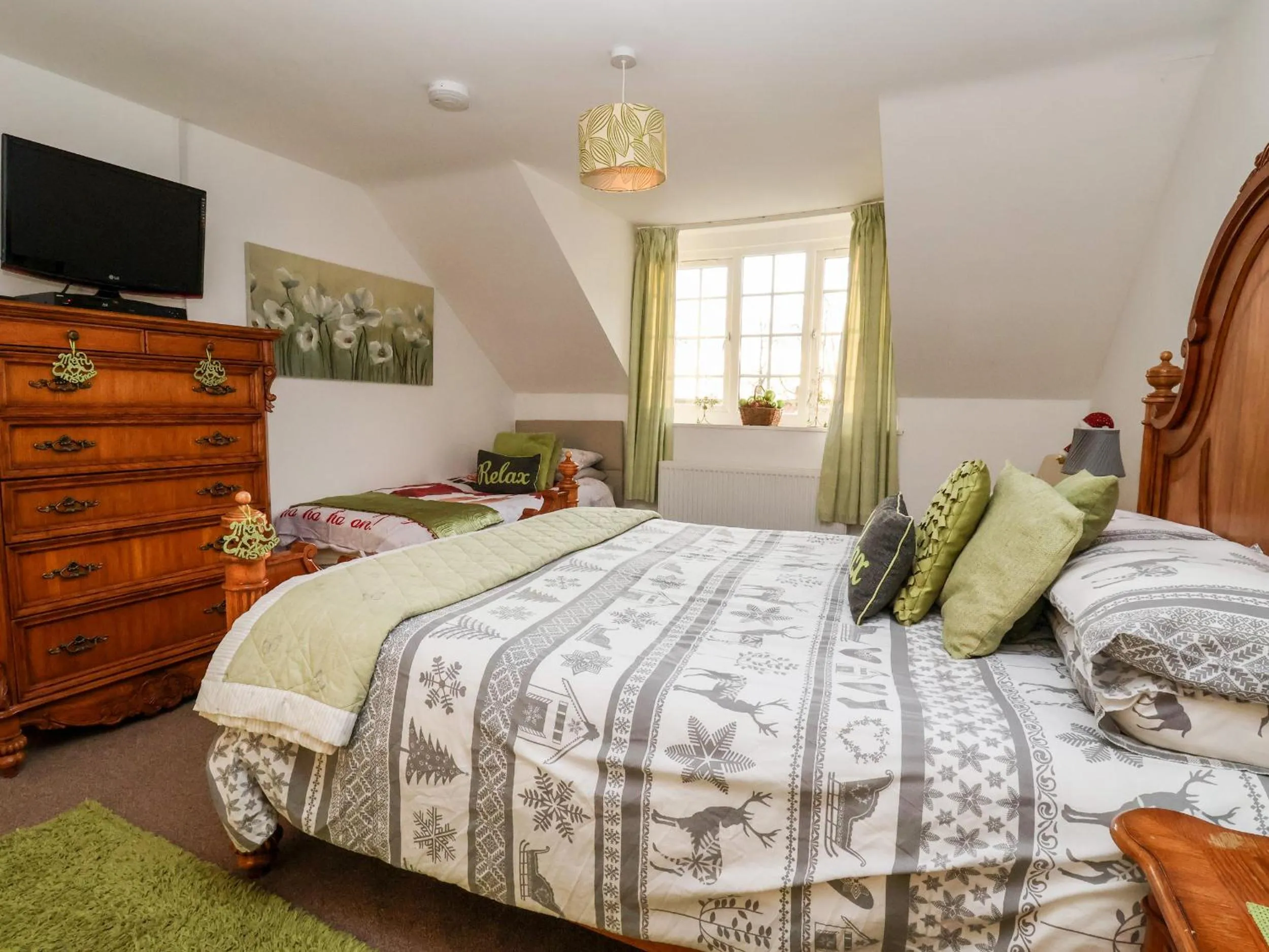 Property building, Bed in The Mews