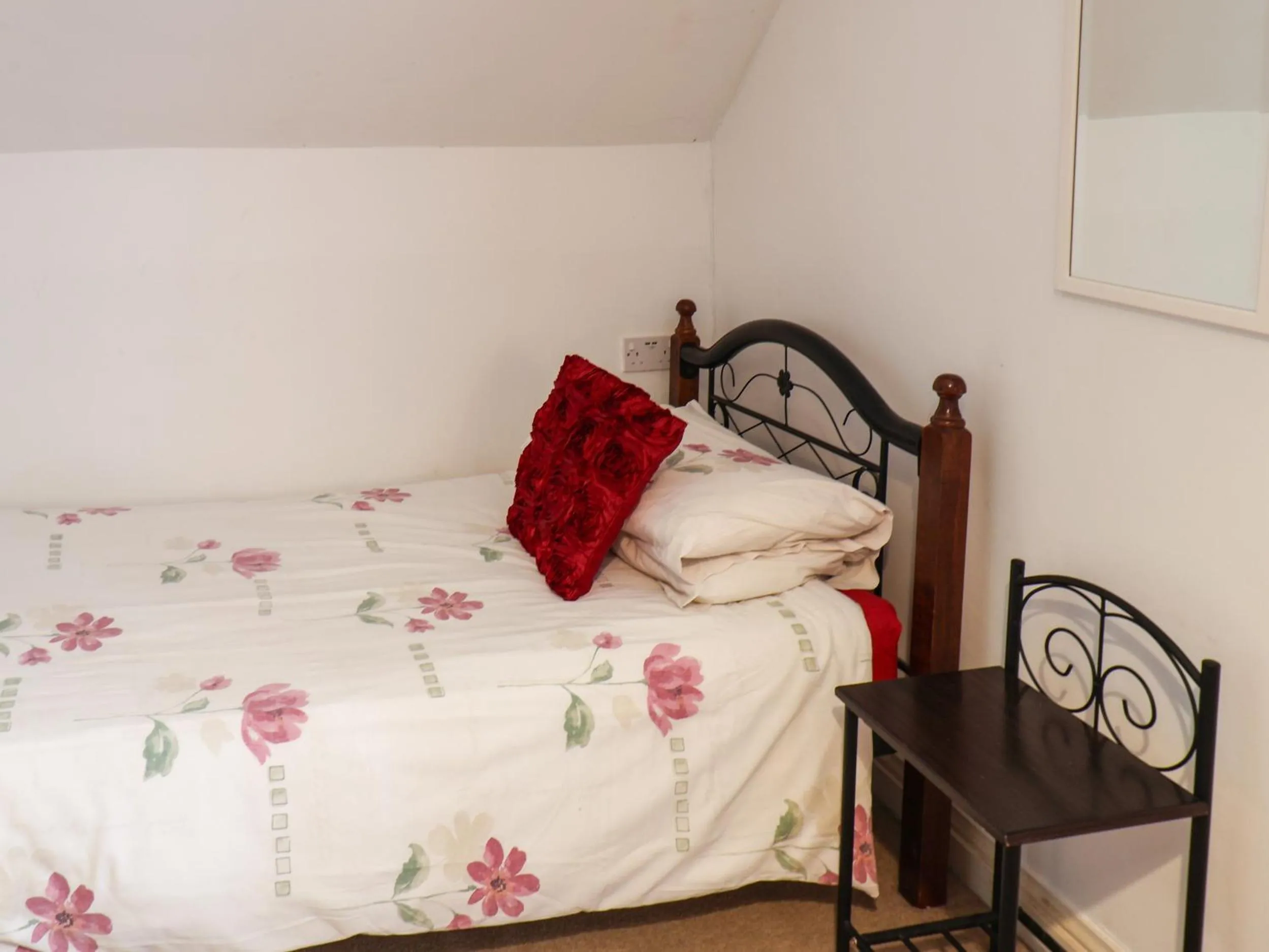 Property building, Bed in The Mews