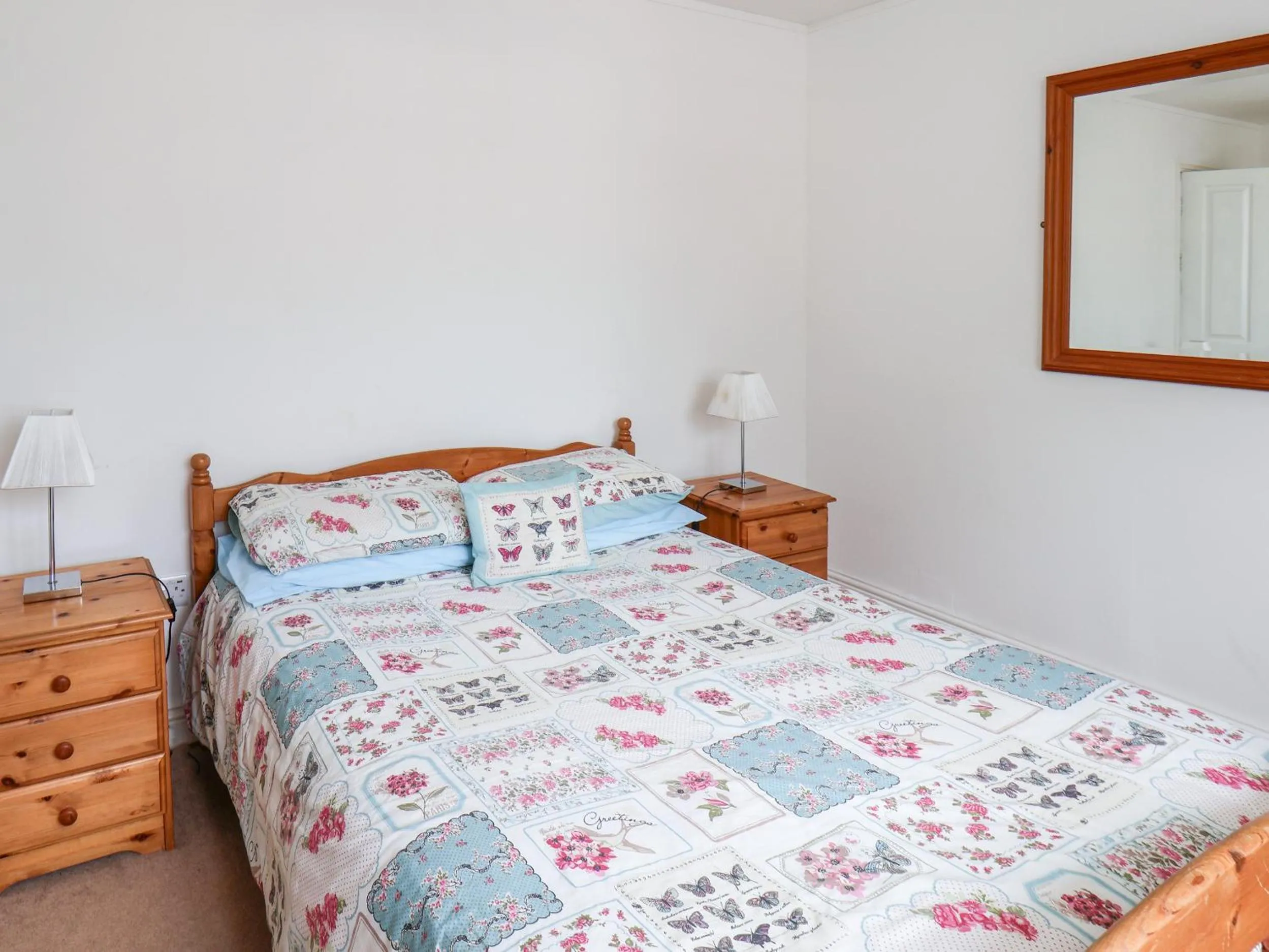 Property building, Bed in The Mews