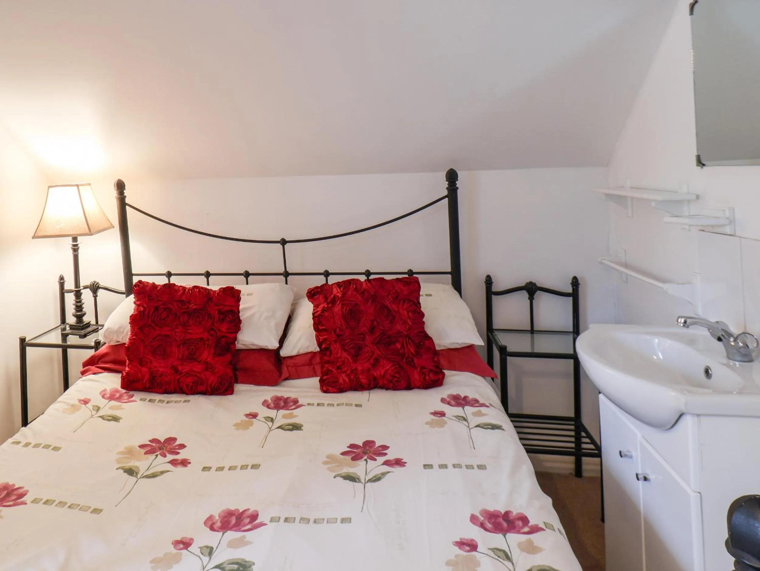 Property building, Bed in The Mews