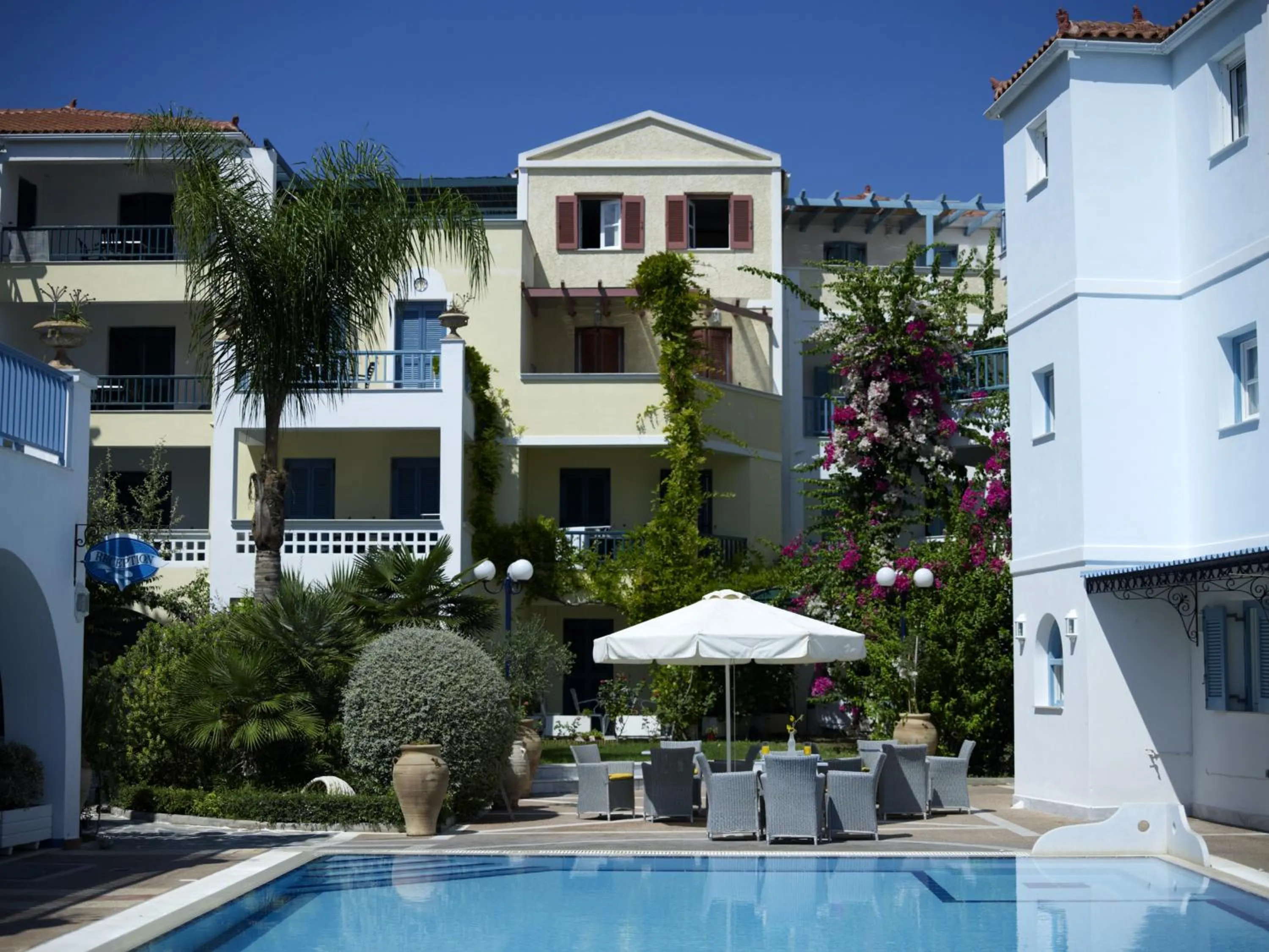 Facade/entrance in Nikis Village