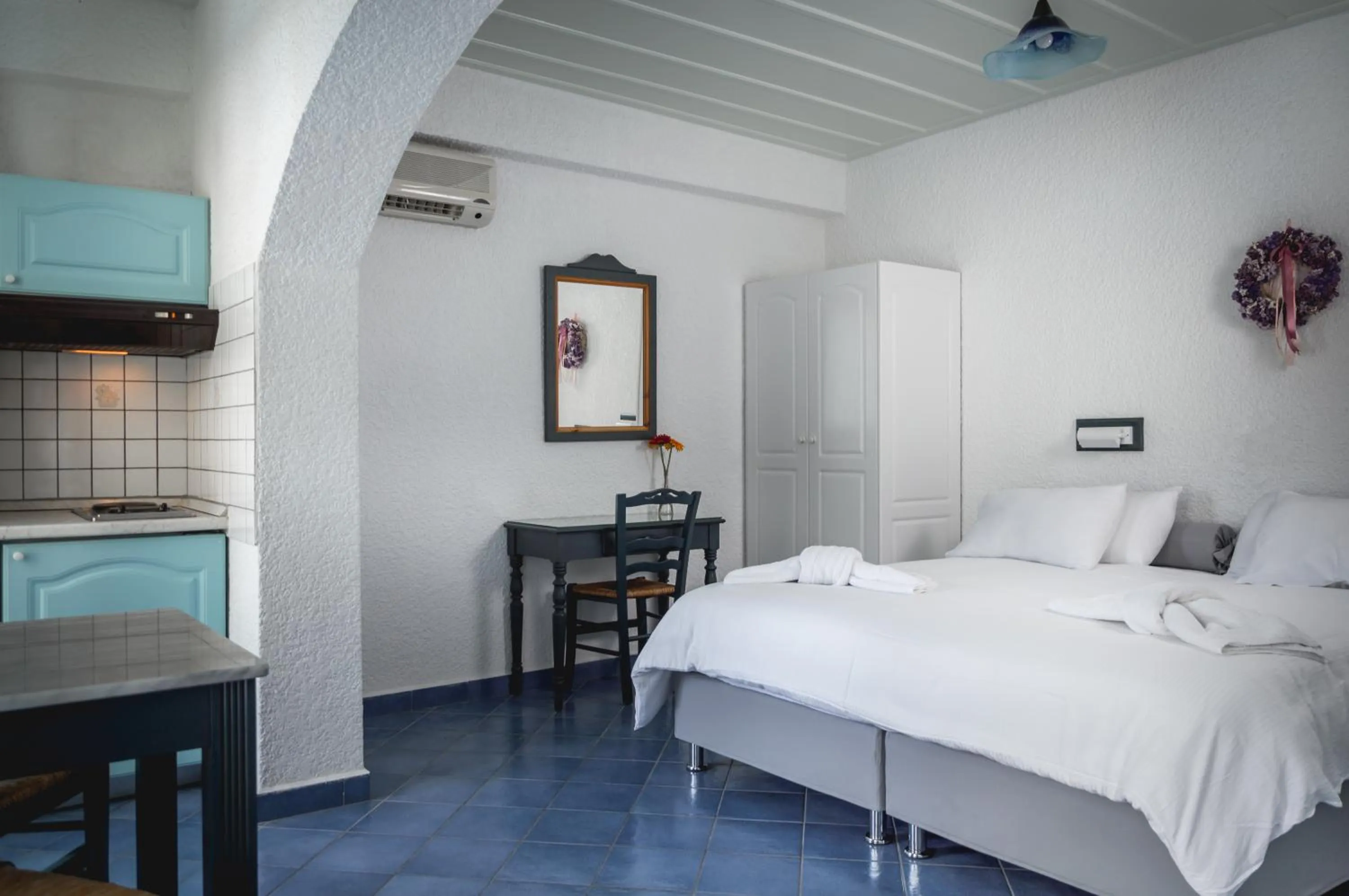 Seating area, Bed in Nikis Village