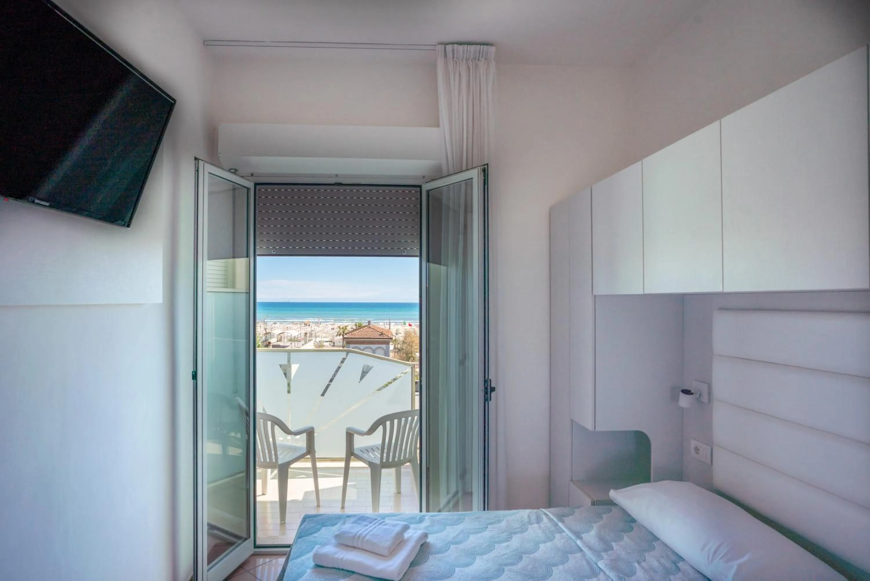 View (from property/room), Bed in Hotel Radar