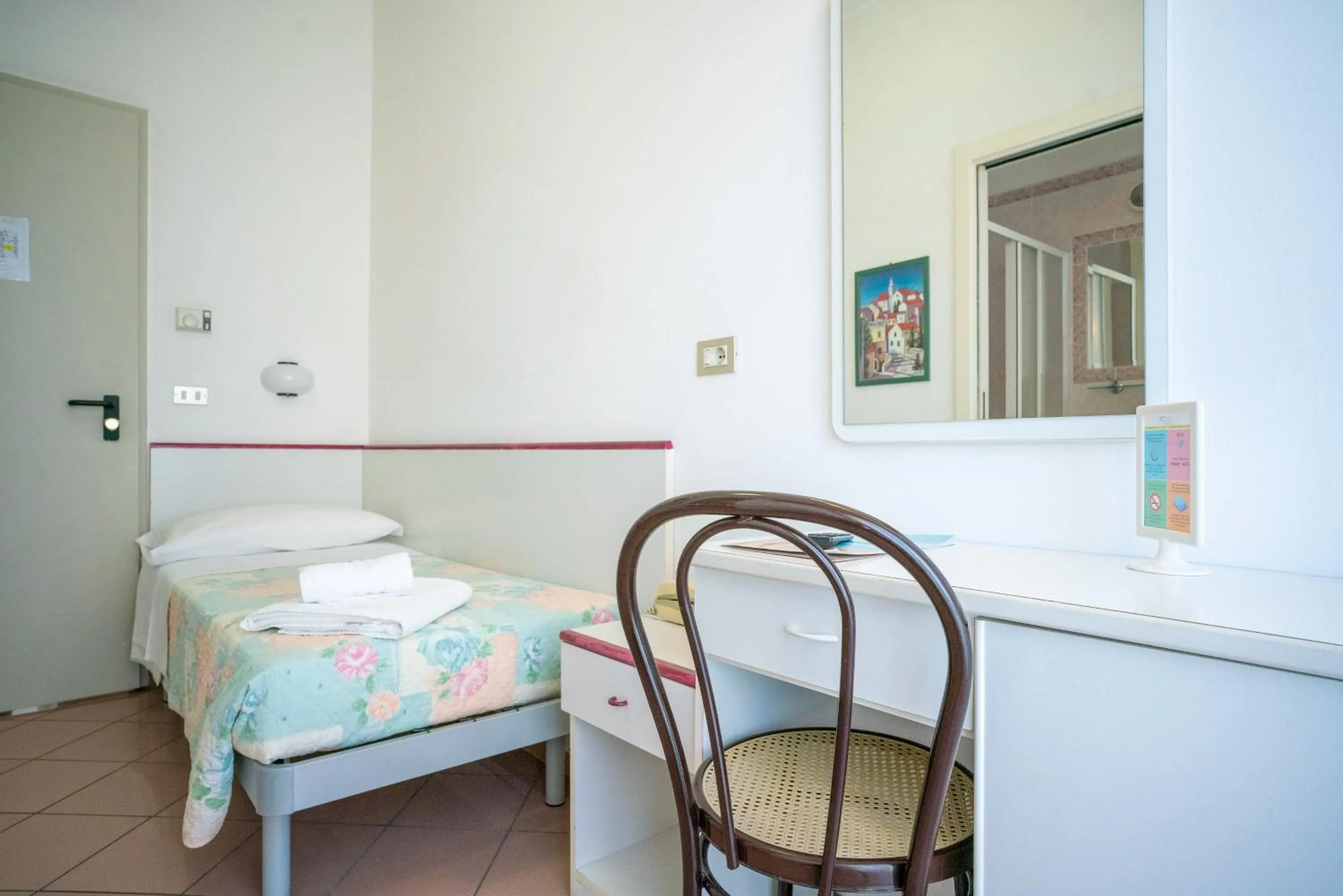 Photo of the whole room in Hotel Radar