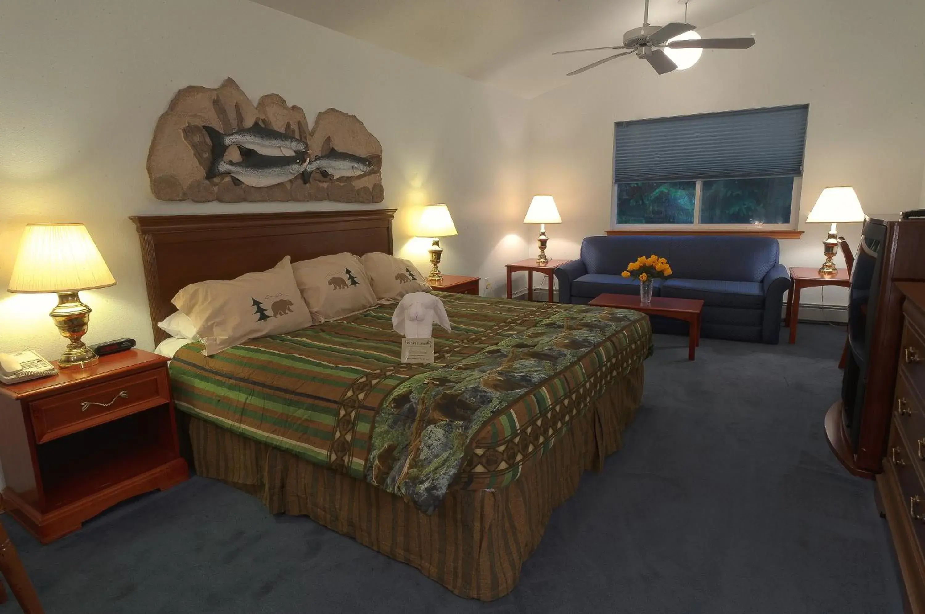 King Room with Spa Bath in Frontier Suites Hotel in Juneau King Room with Spa Bath in Frontier Suites Hotel in Juneau