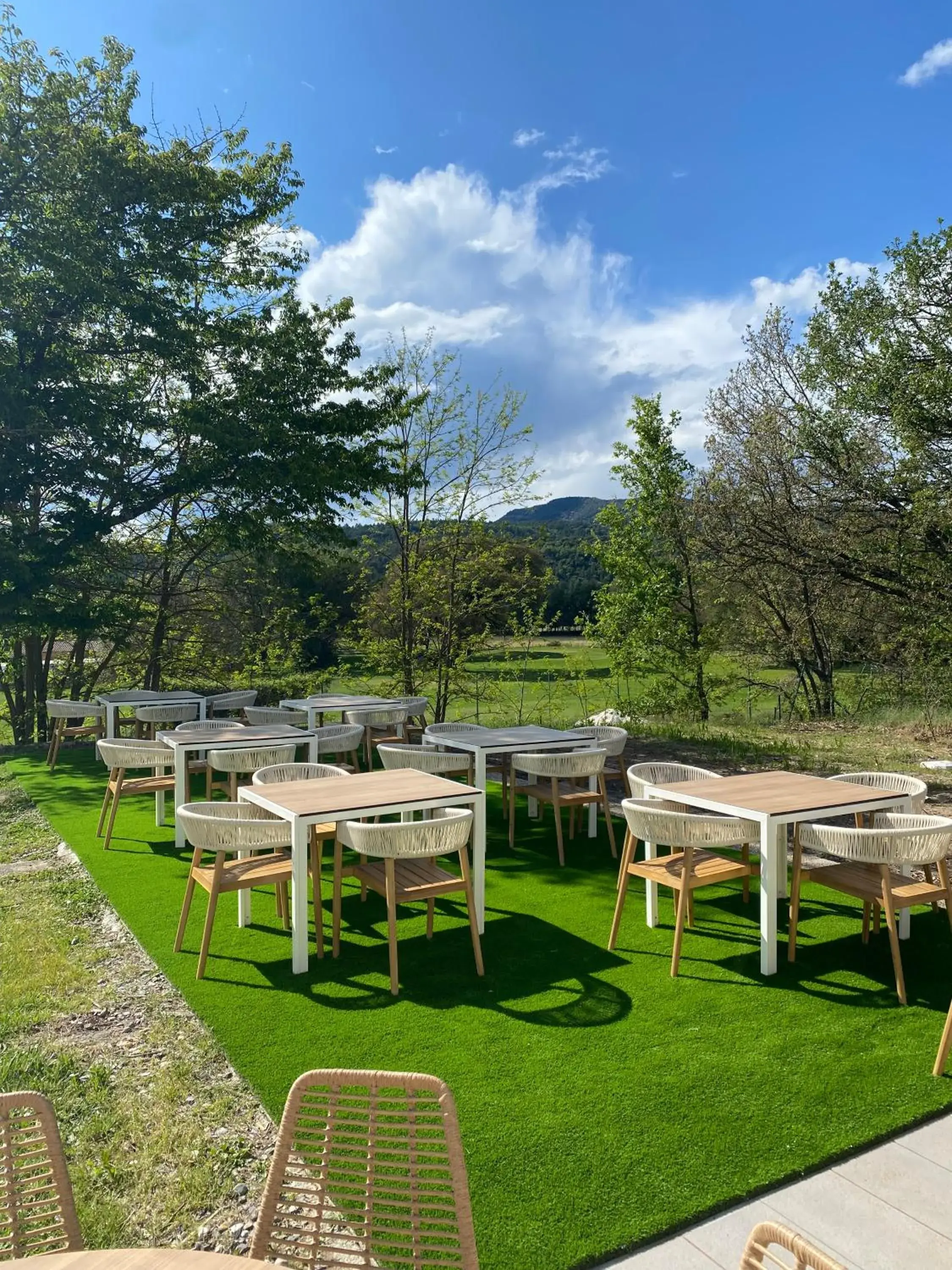 Restaurant/places to eat in Golf Resort de Digne-les-bains by Adonis Restaurant/places to eat in Golf Resort de Digne-les-bains by Adonis
