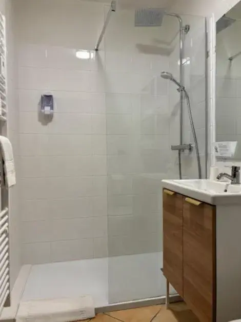 Family Room with Bathroom in Golf Resort de Digne-les-bains by Adonis Family Room with Bathroom in Golf Resort de Digne-les-bains by Adonis