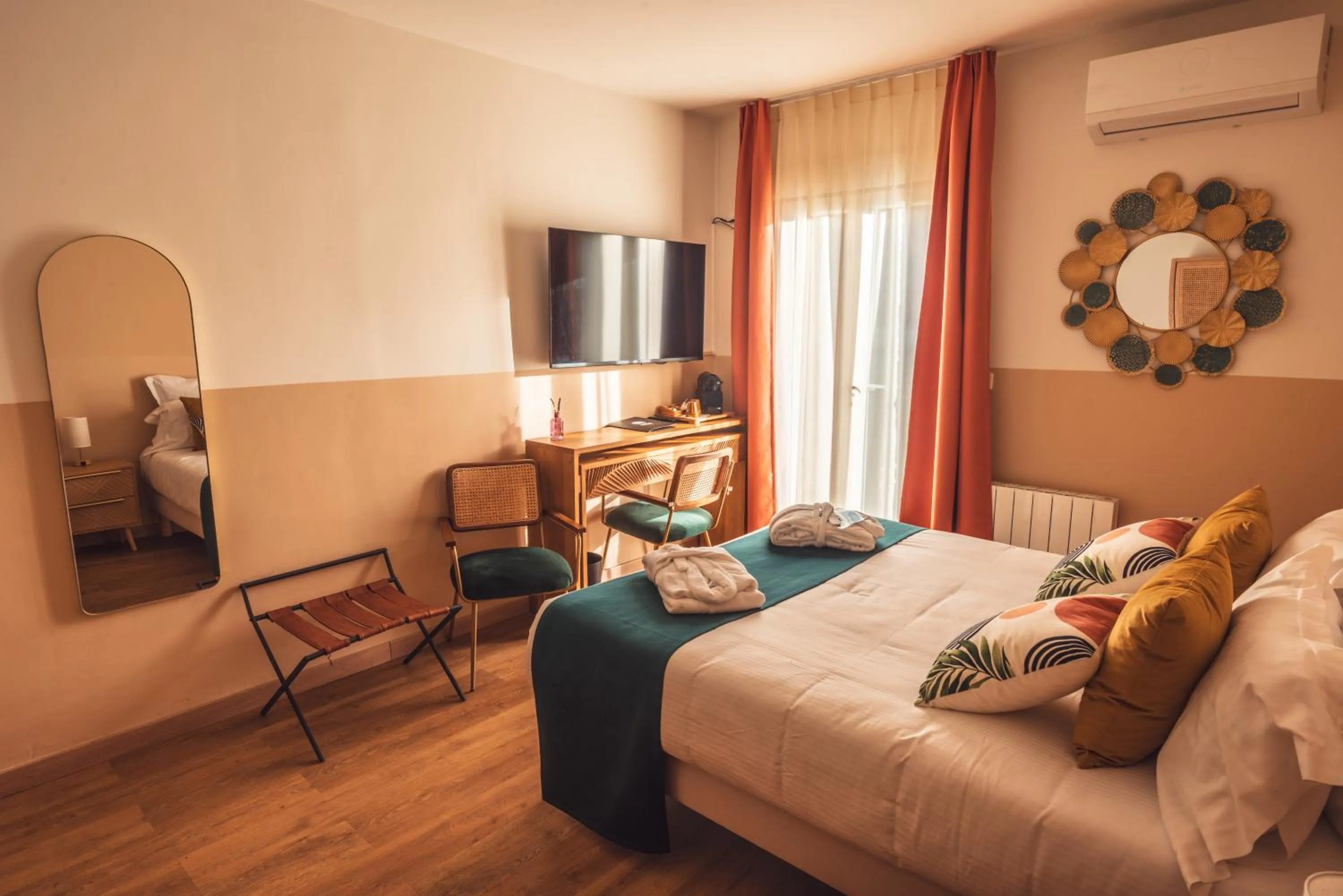 Photo of the whole room, Bed in Golf Resort de Digne-les-bains by Adonis