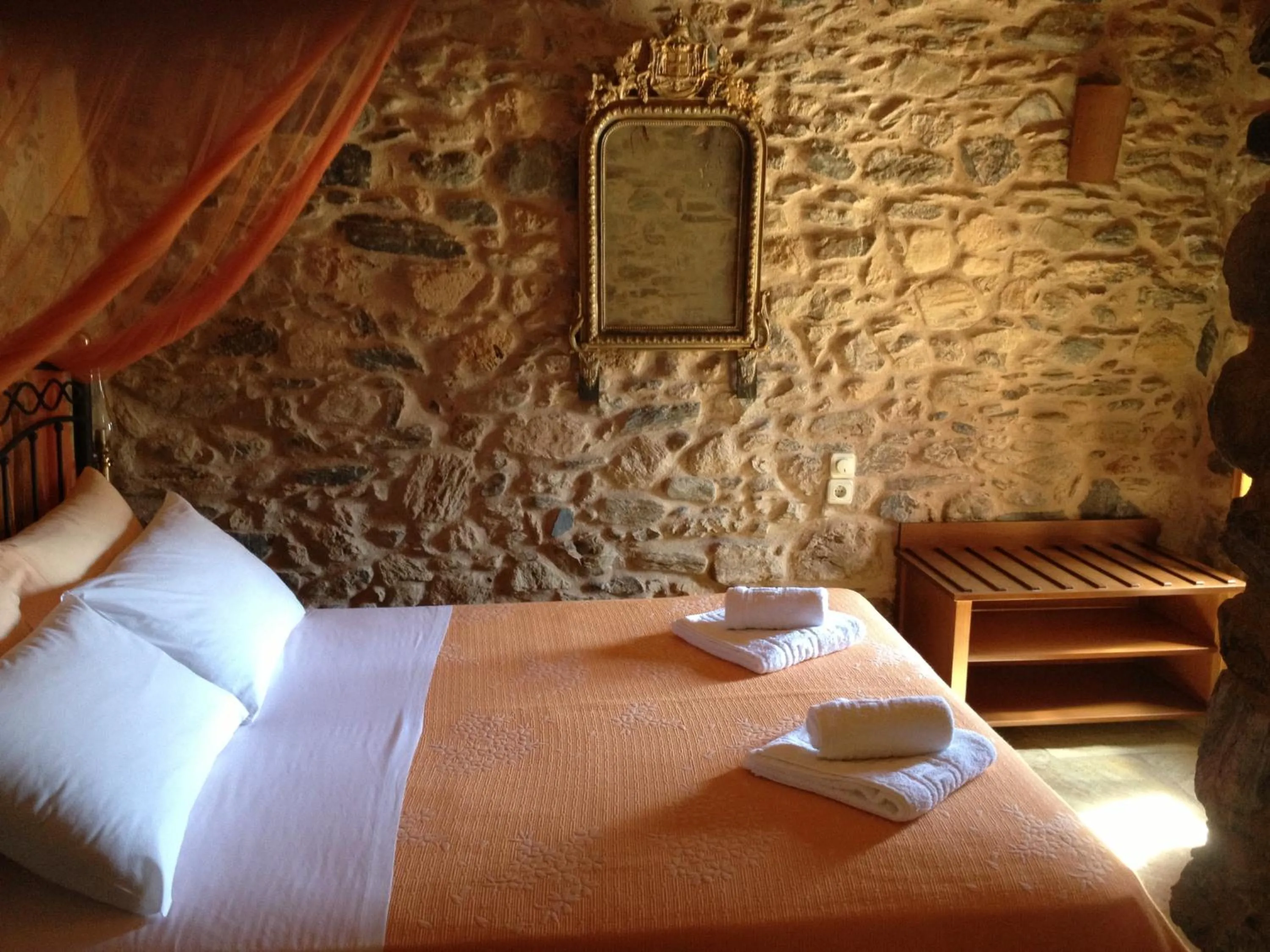Bed in Neromylos