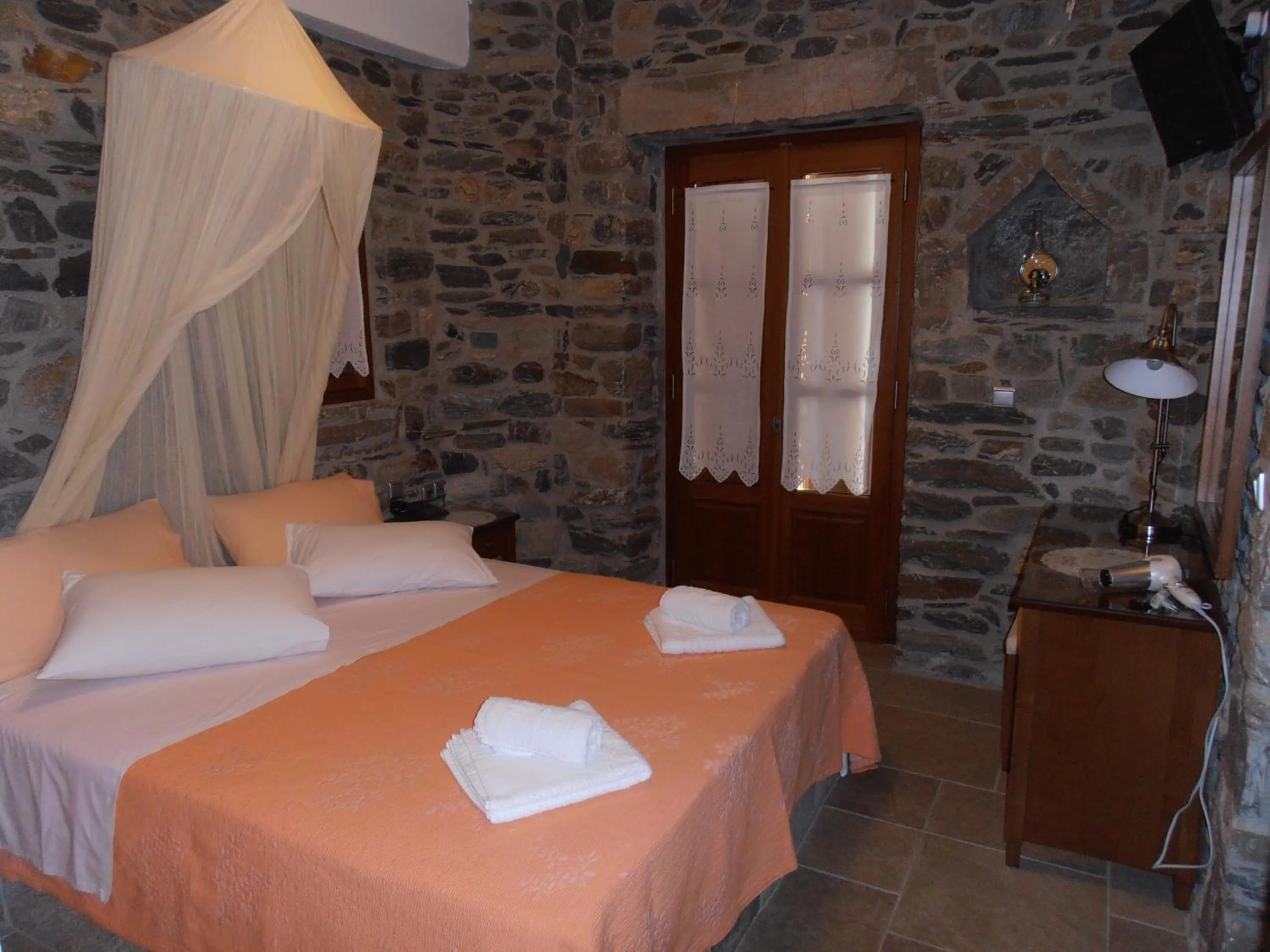 Bed in Neromylos