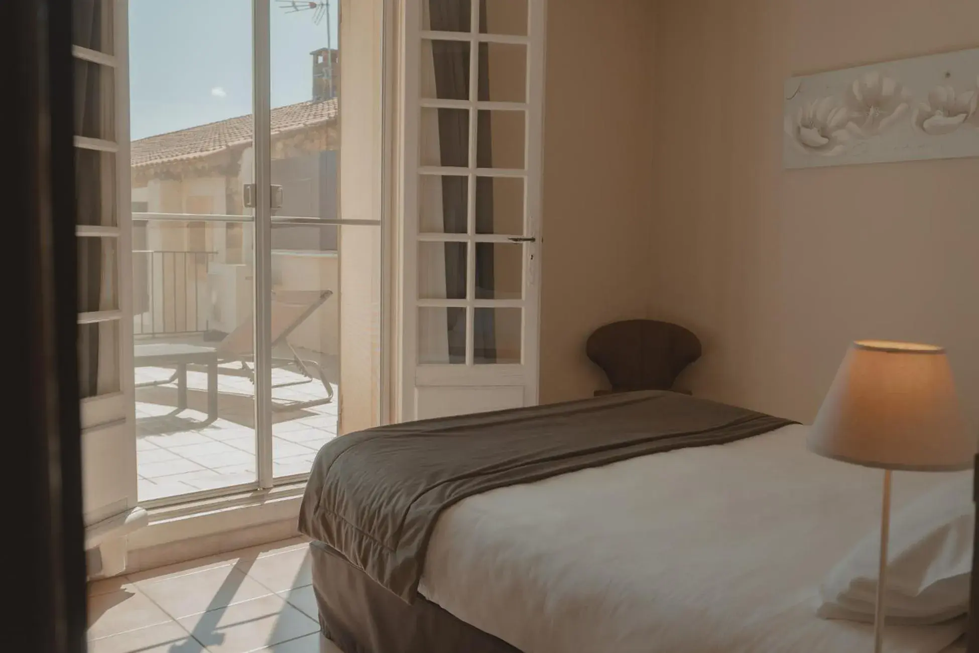 Bed in Hôtel Les Magnanarelles Bed in Hôtel Les Magnanarelles