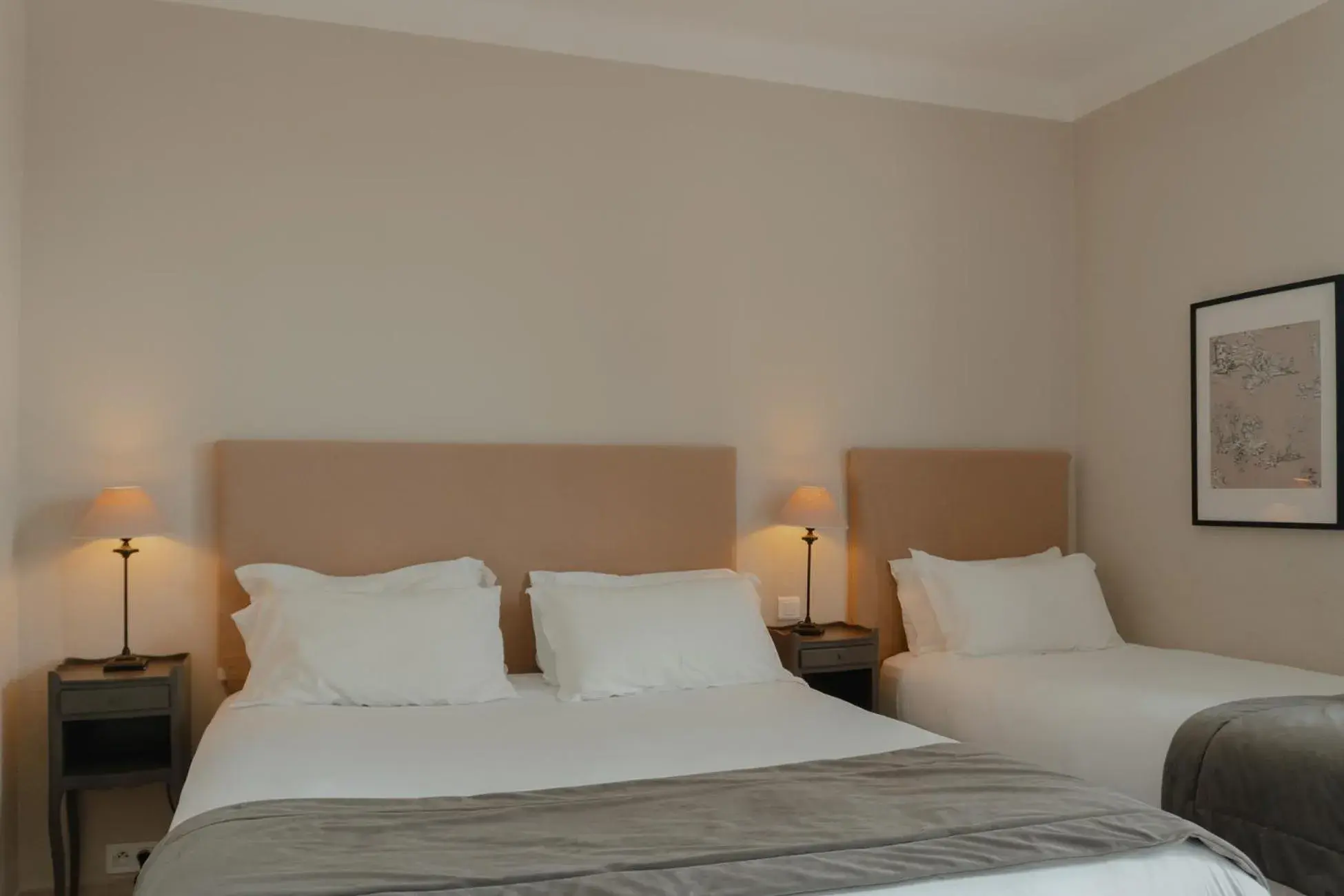 Bed in Hôtel Les Magnanarelles Bed in Hôtel Les Magnanarelles