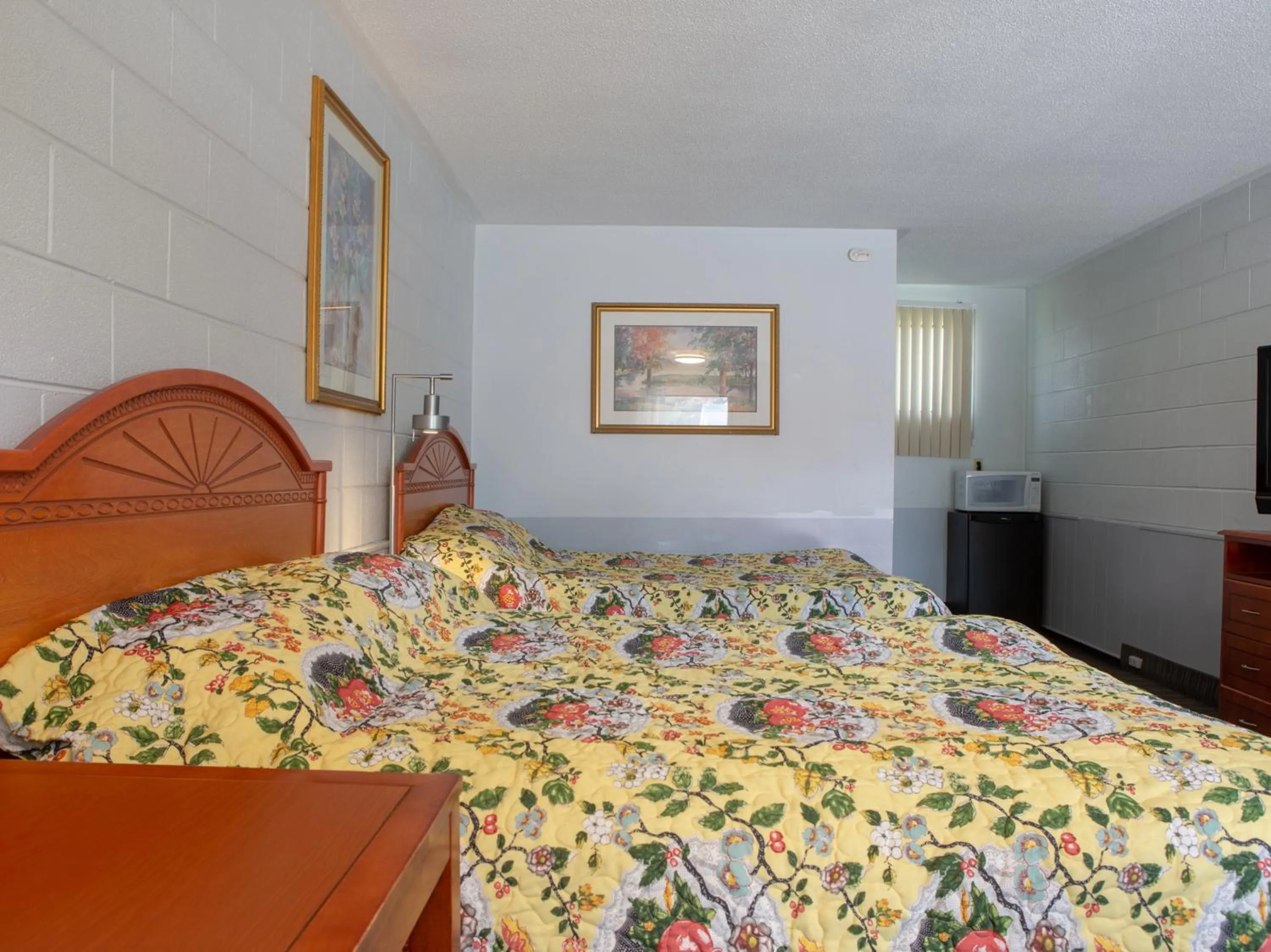 Bedroom in Hotel Richmond Hill Inn ON North