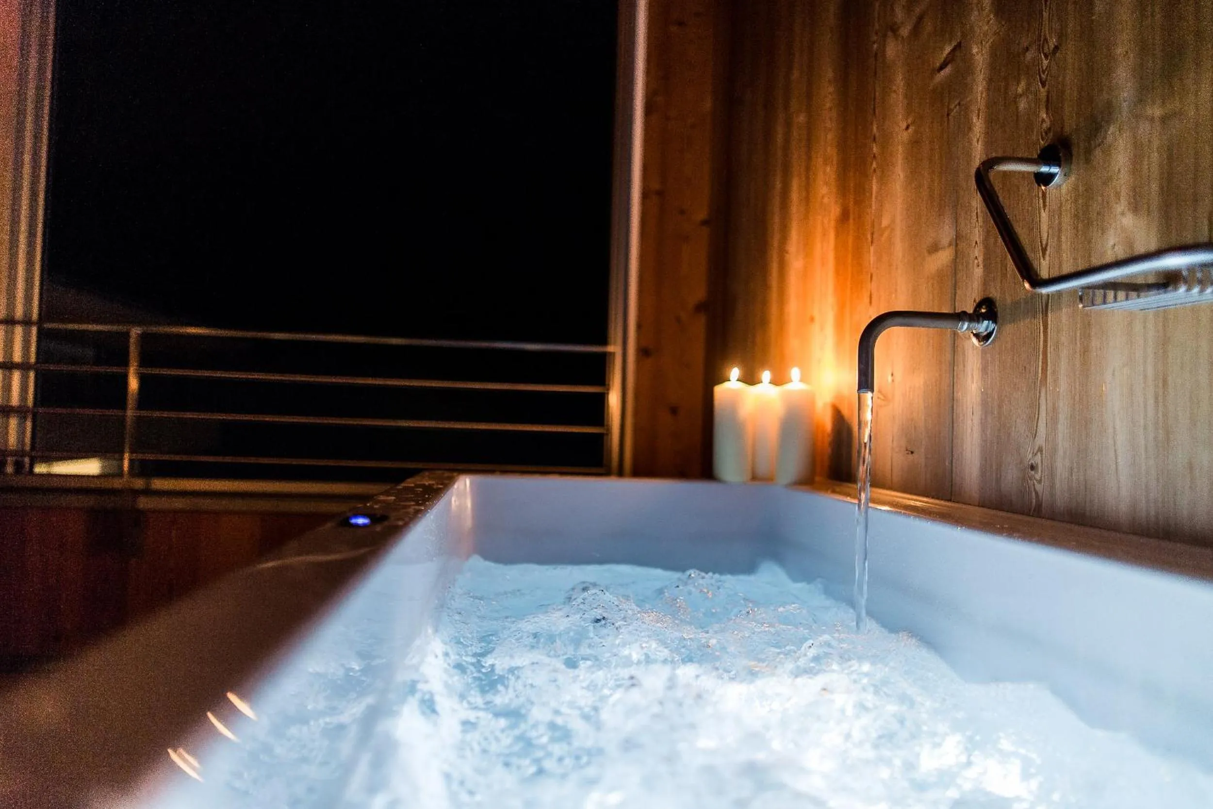 Shower in Hotel Petrus