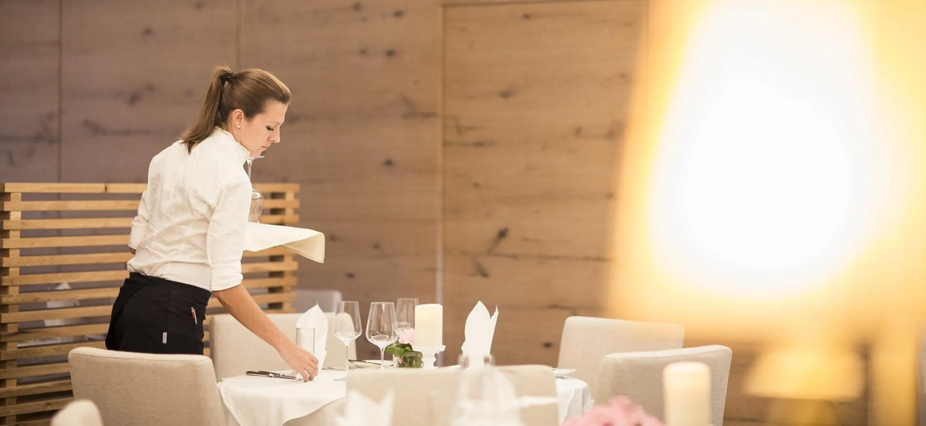 Restaurant/places to eat in Hotel Petrus