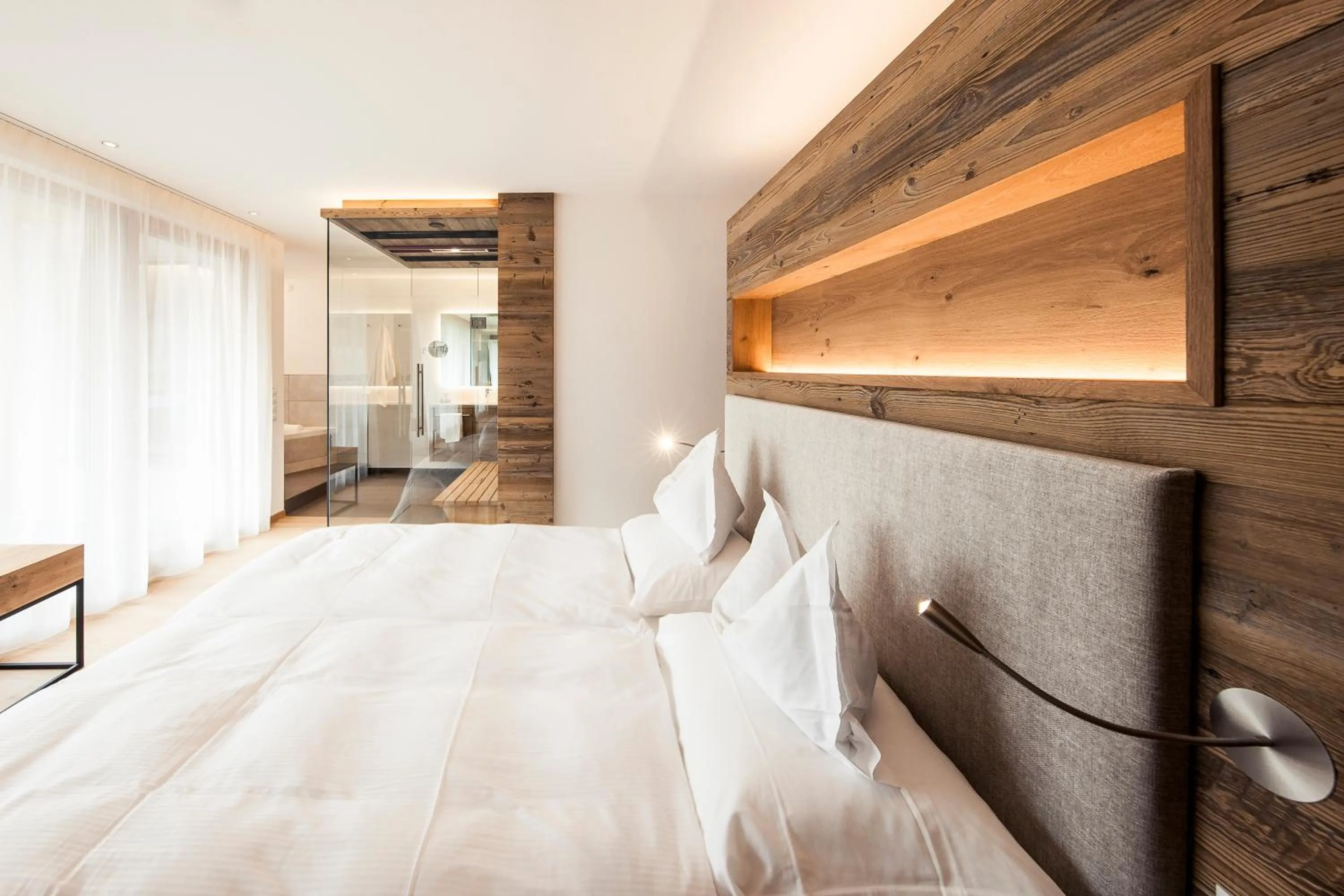 Photo of the whole room, Bed in Hotel Petrus