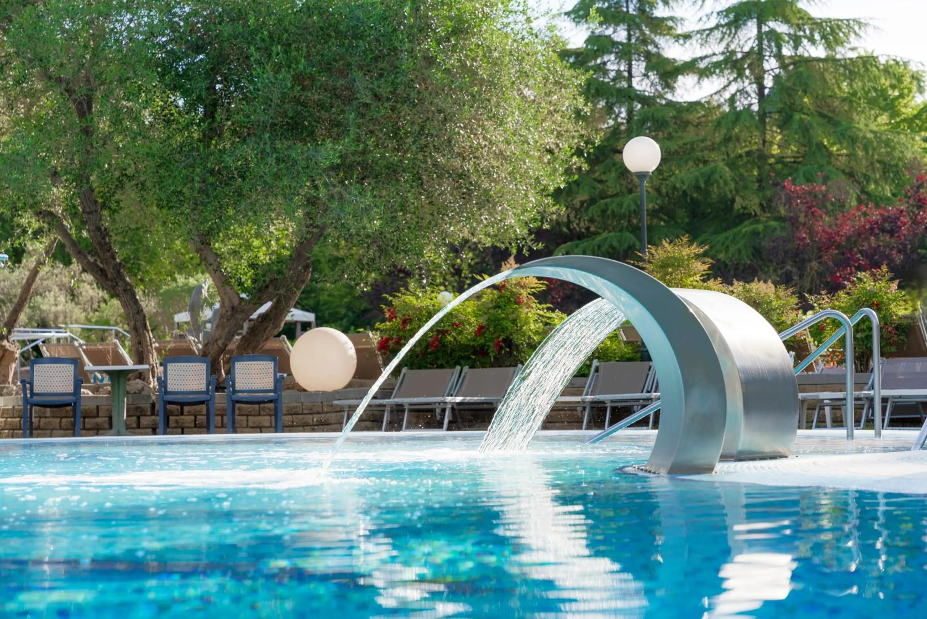 Swimming pool in Hotel Petrarca Terme