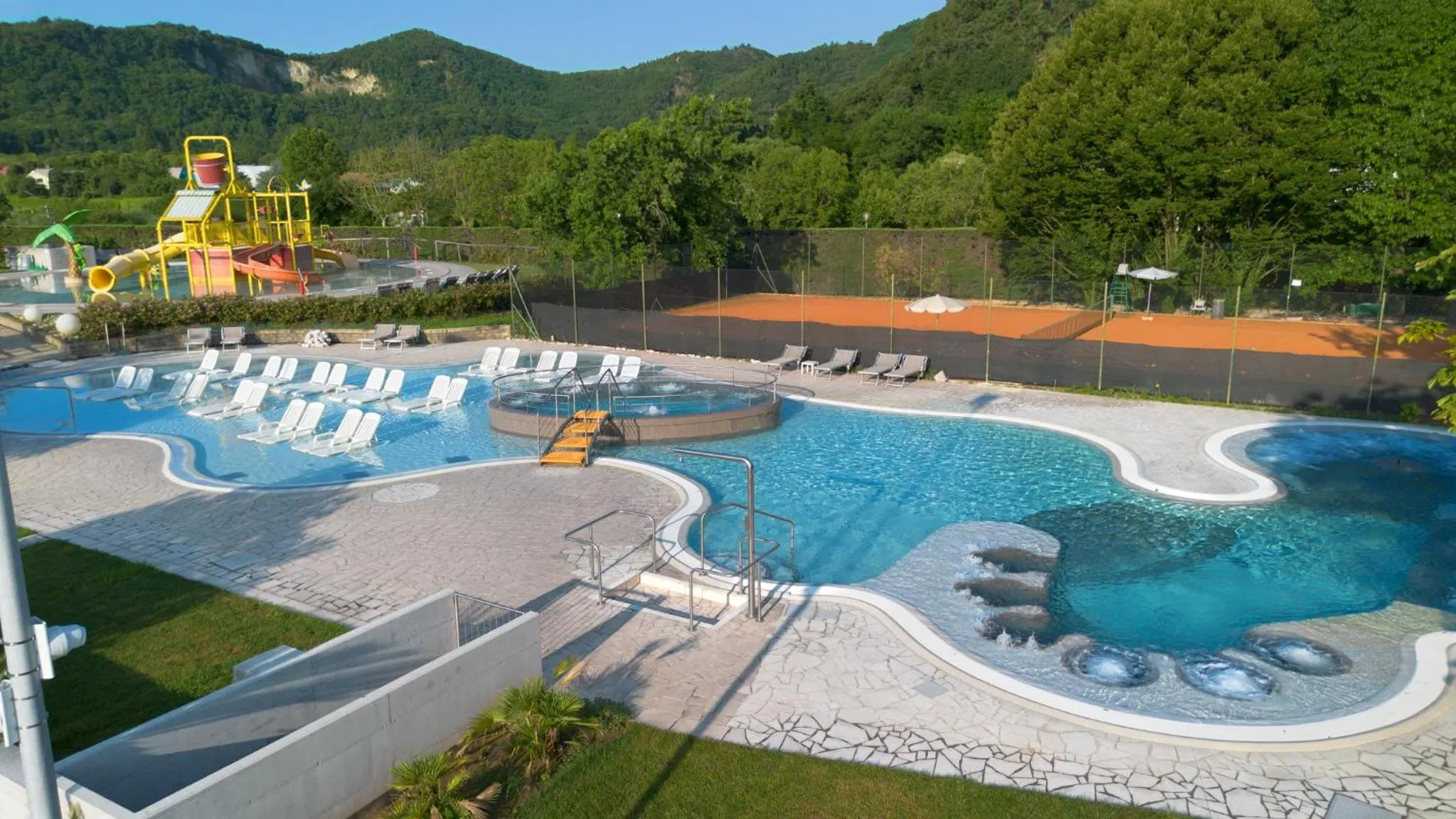 Swimming pool in Hotel Petrarca Terme