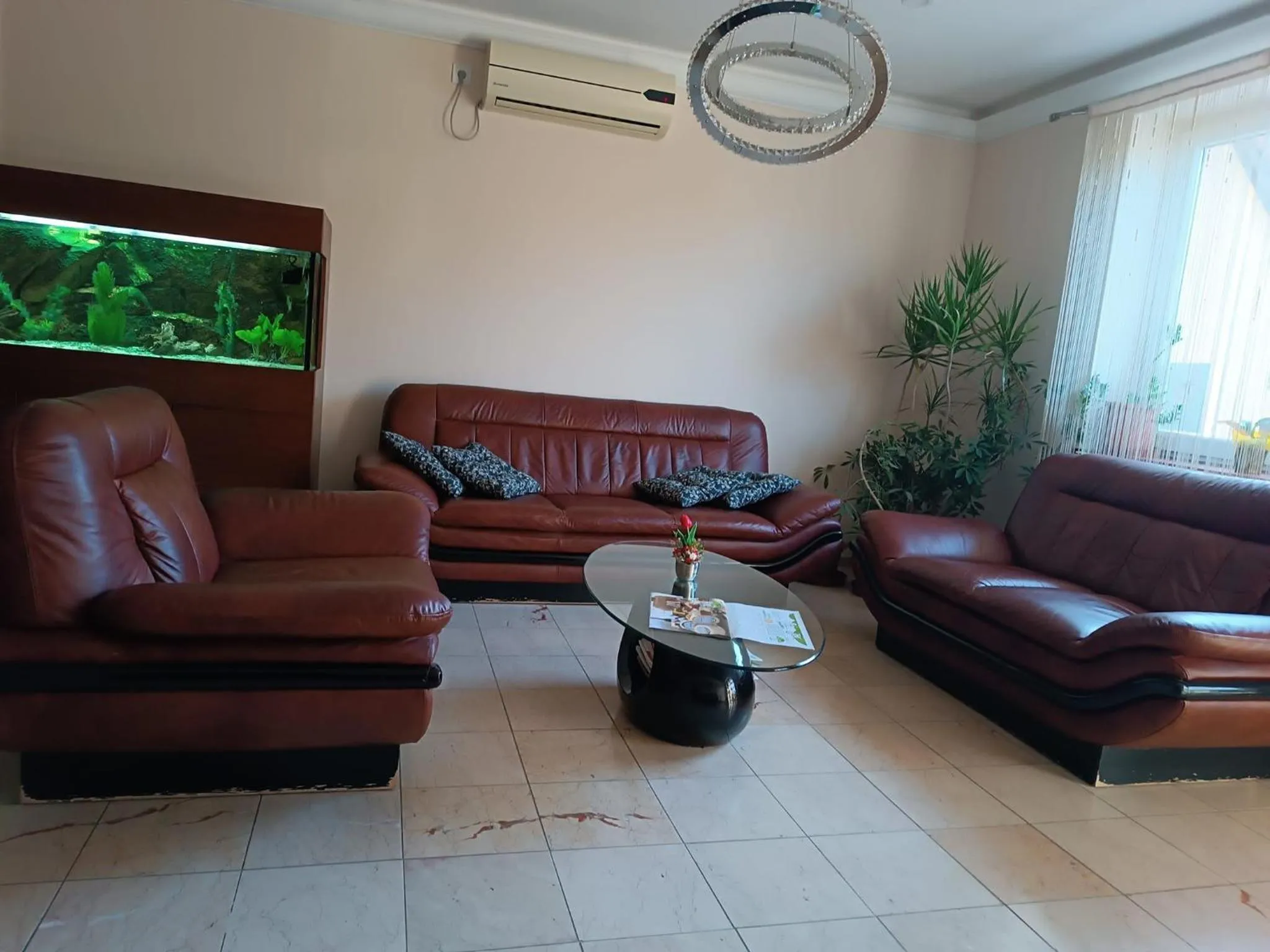 Communal lounge/ TV room in Szilvia Panzió Gyomaendrőd