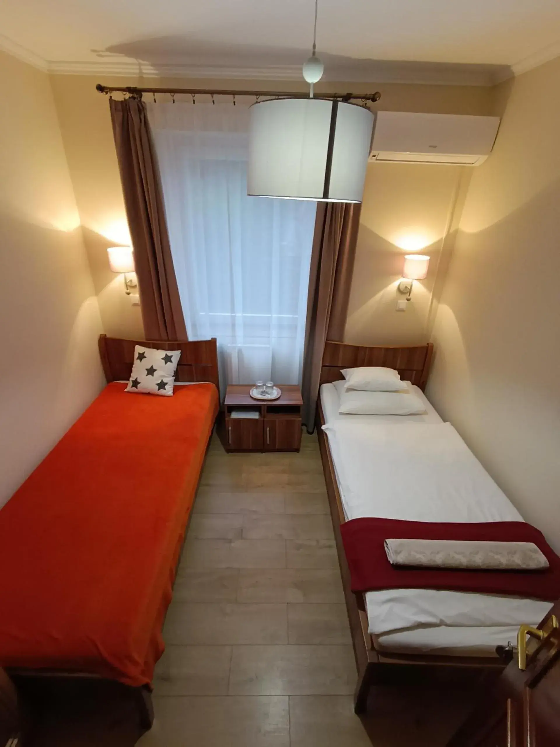 Standard Twin Room - single occupancy in Szilvia Panzió Gyomaendrőd Standard Twin Room - single occupancy in Szilvia Panzió Gyomaendrőd