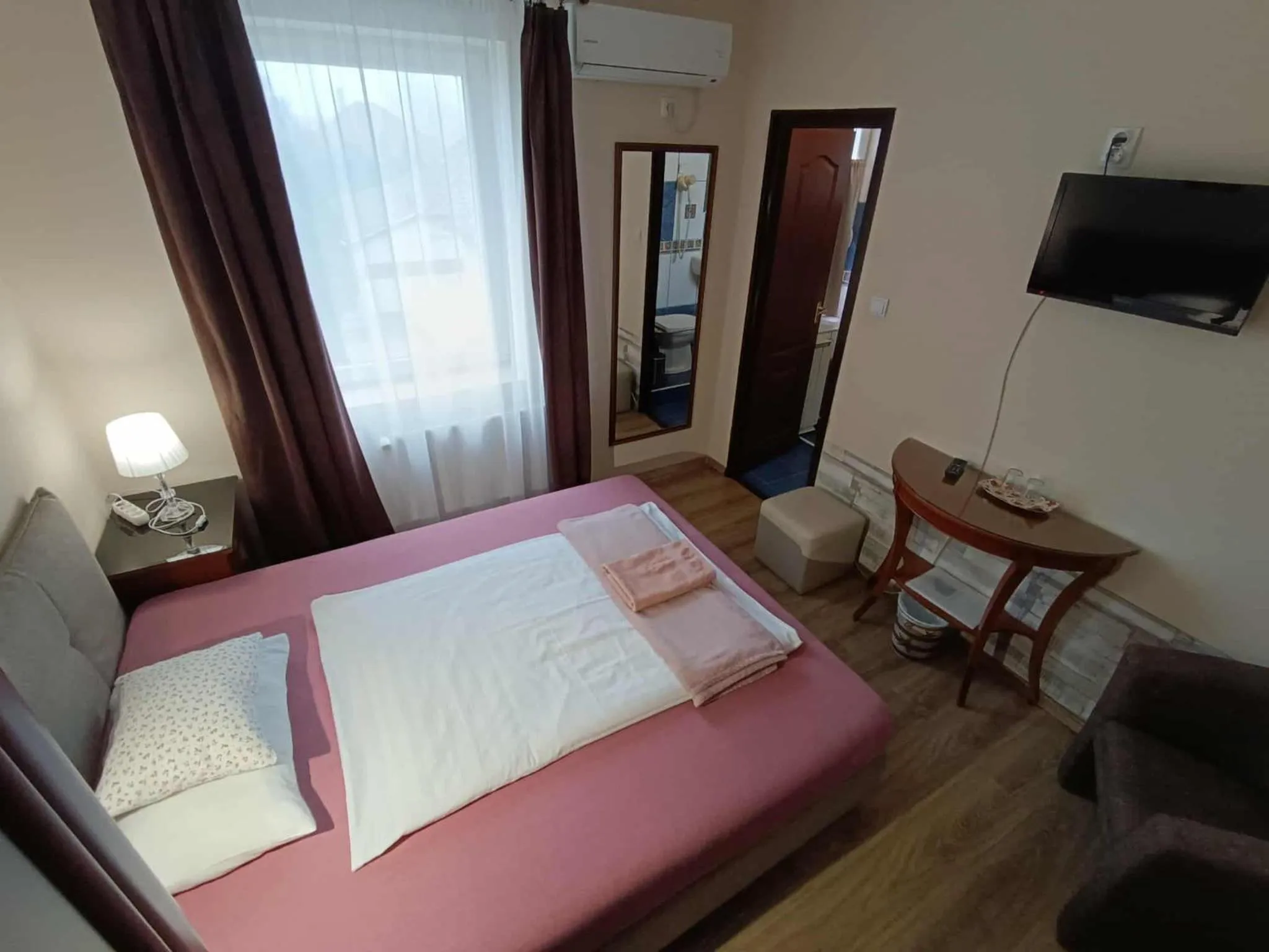 Bed in Szilvia Panzió Gyomaendrőd