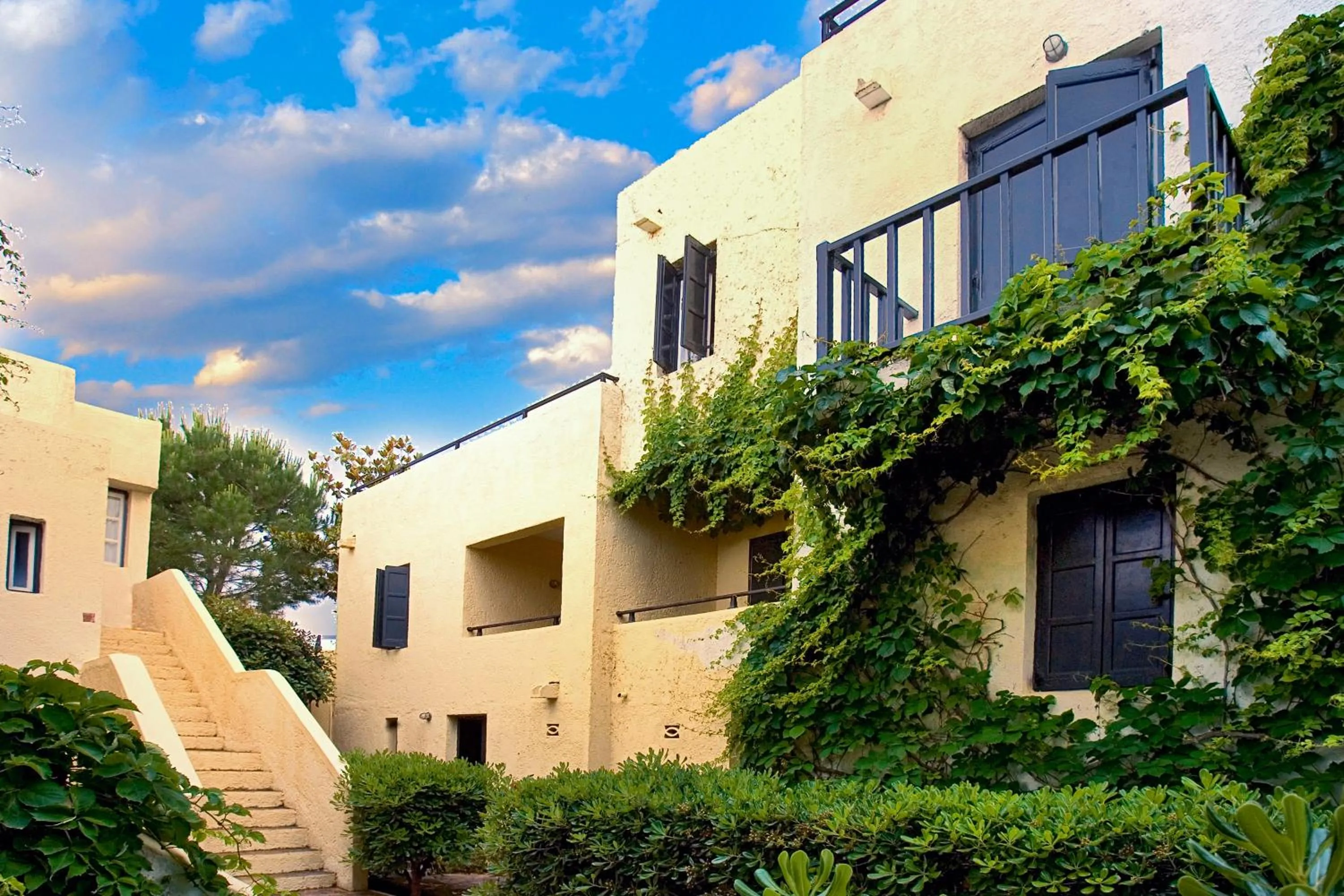 Garden in Sundance Apartments & Suites
