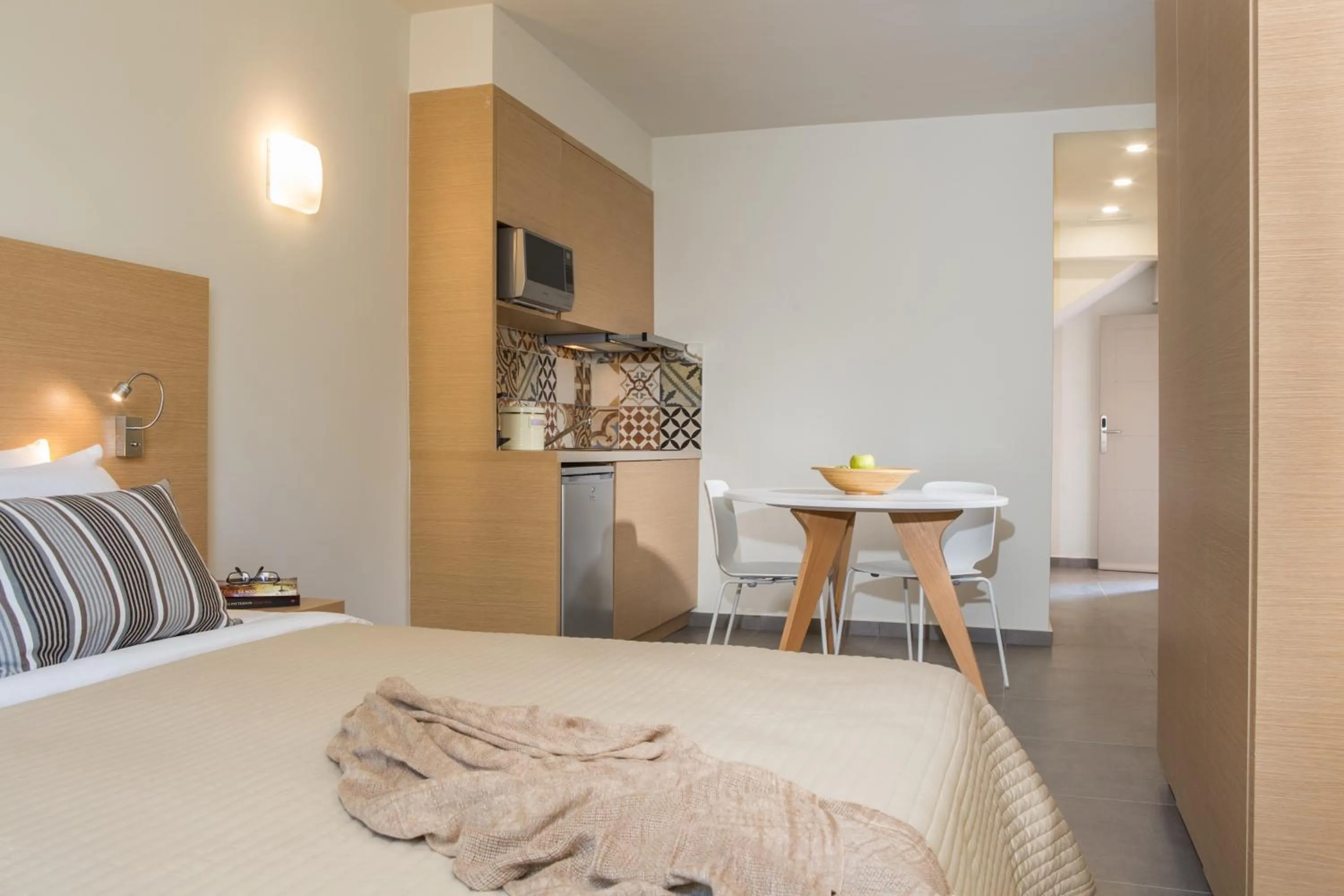 Coffee/tea facilities, Bed in Sundance Apartments & Suites