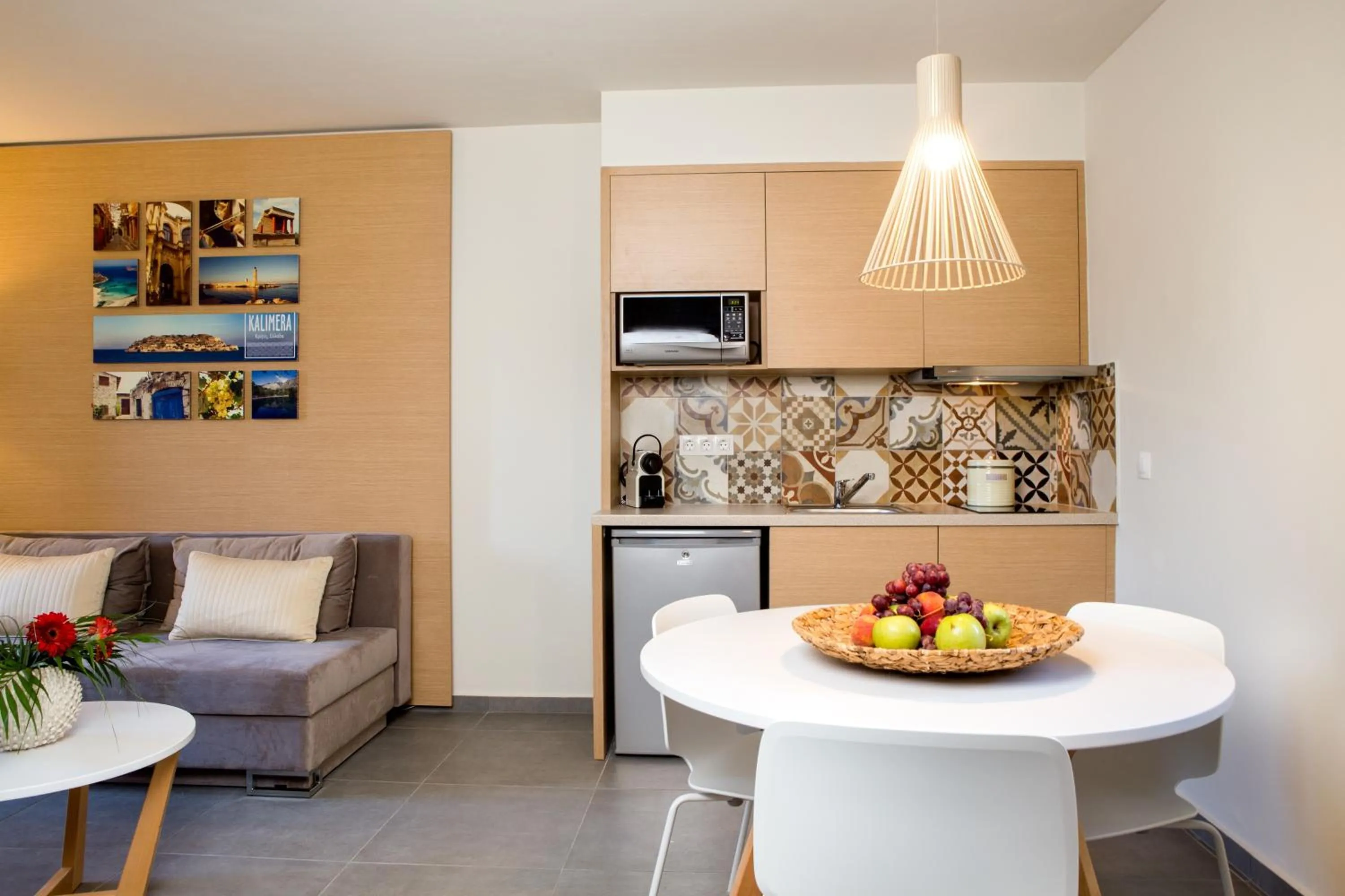 Kitchen or kitchenette in Sundance Apartments & Suites