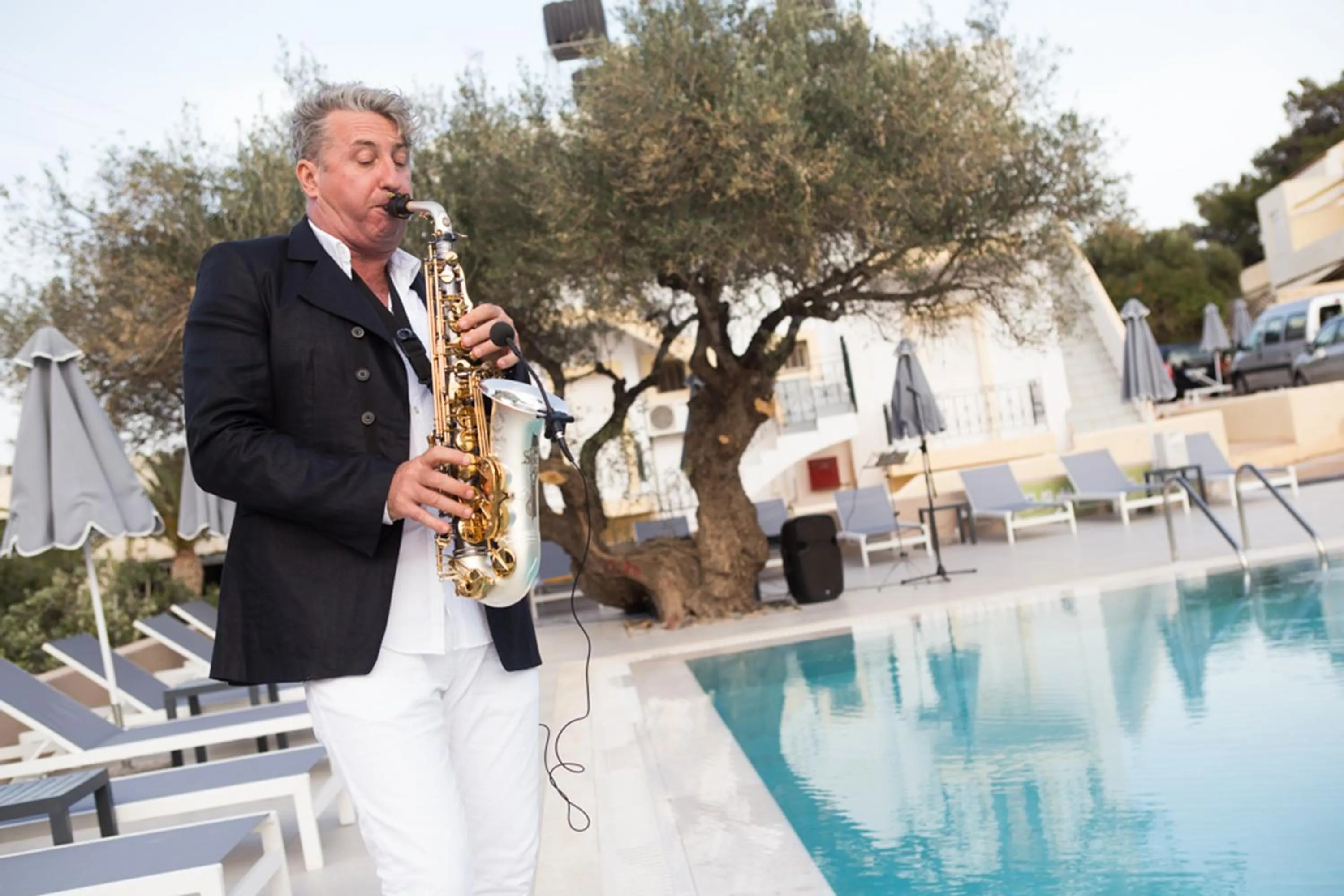 Swimming pool in Sundance Apartments & Suites