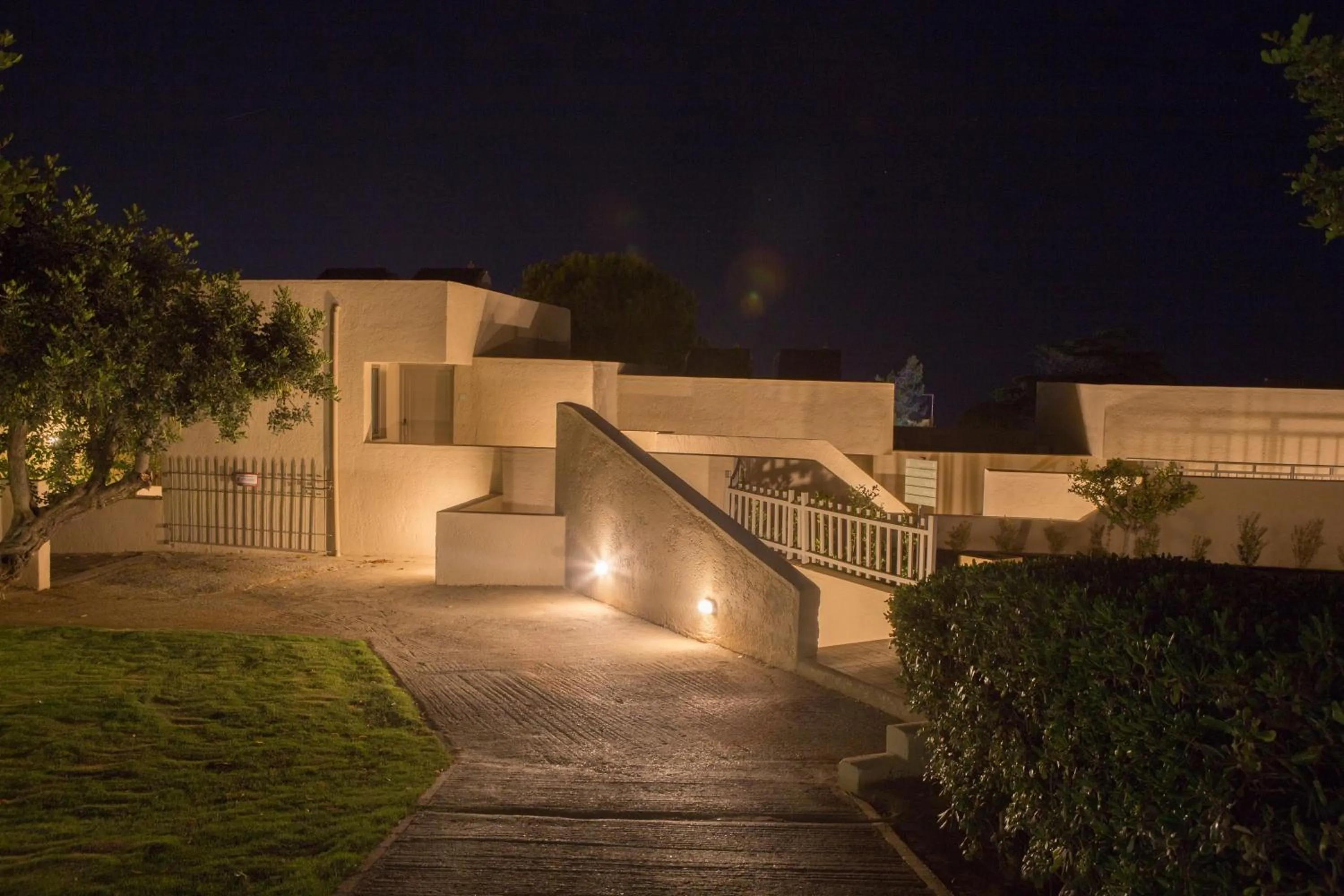 Night in Sundance Apartments & Suites