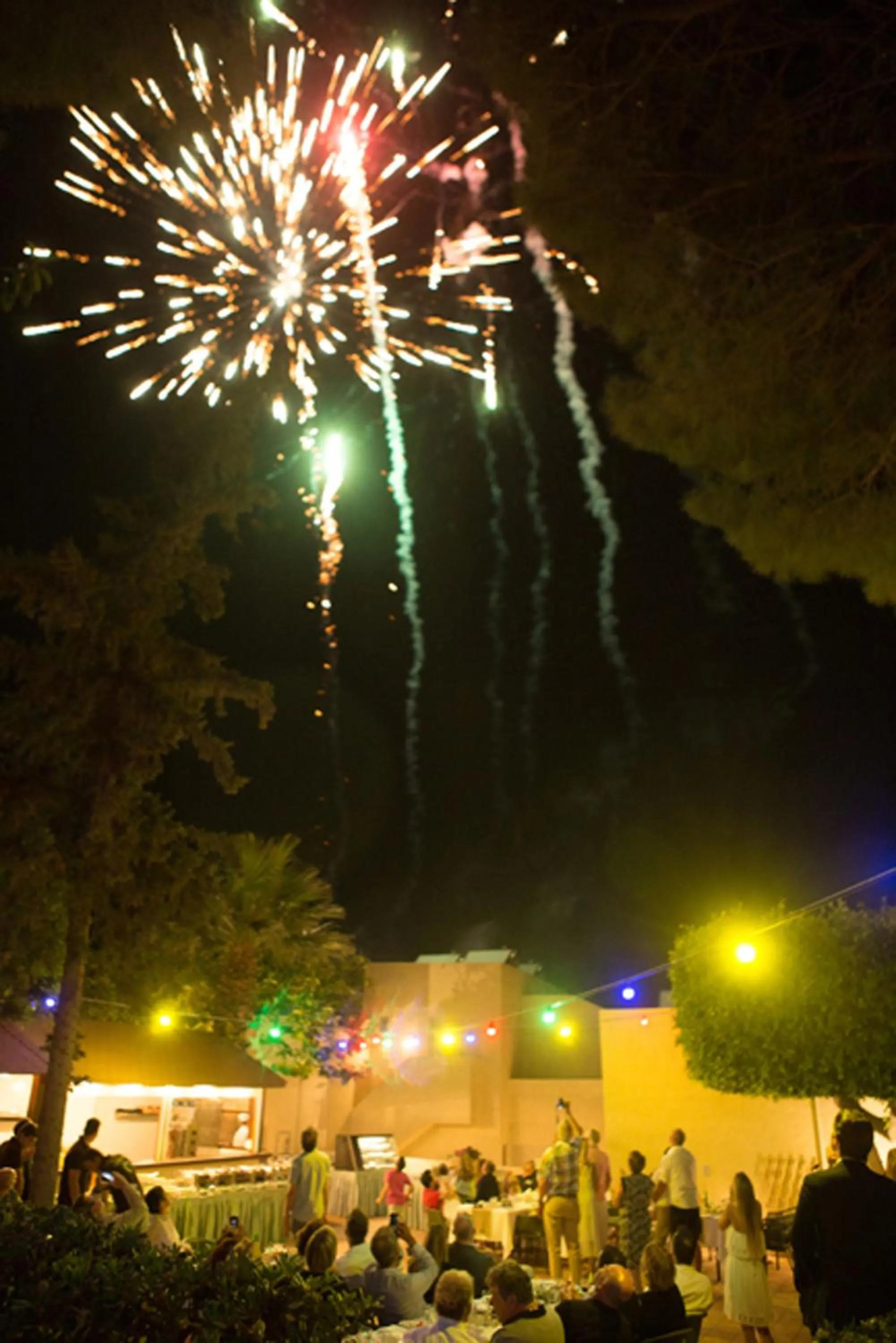 Evening entertainment in Sundance Apartments & Suites