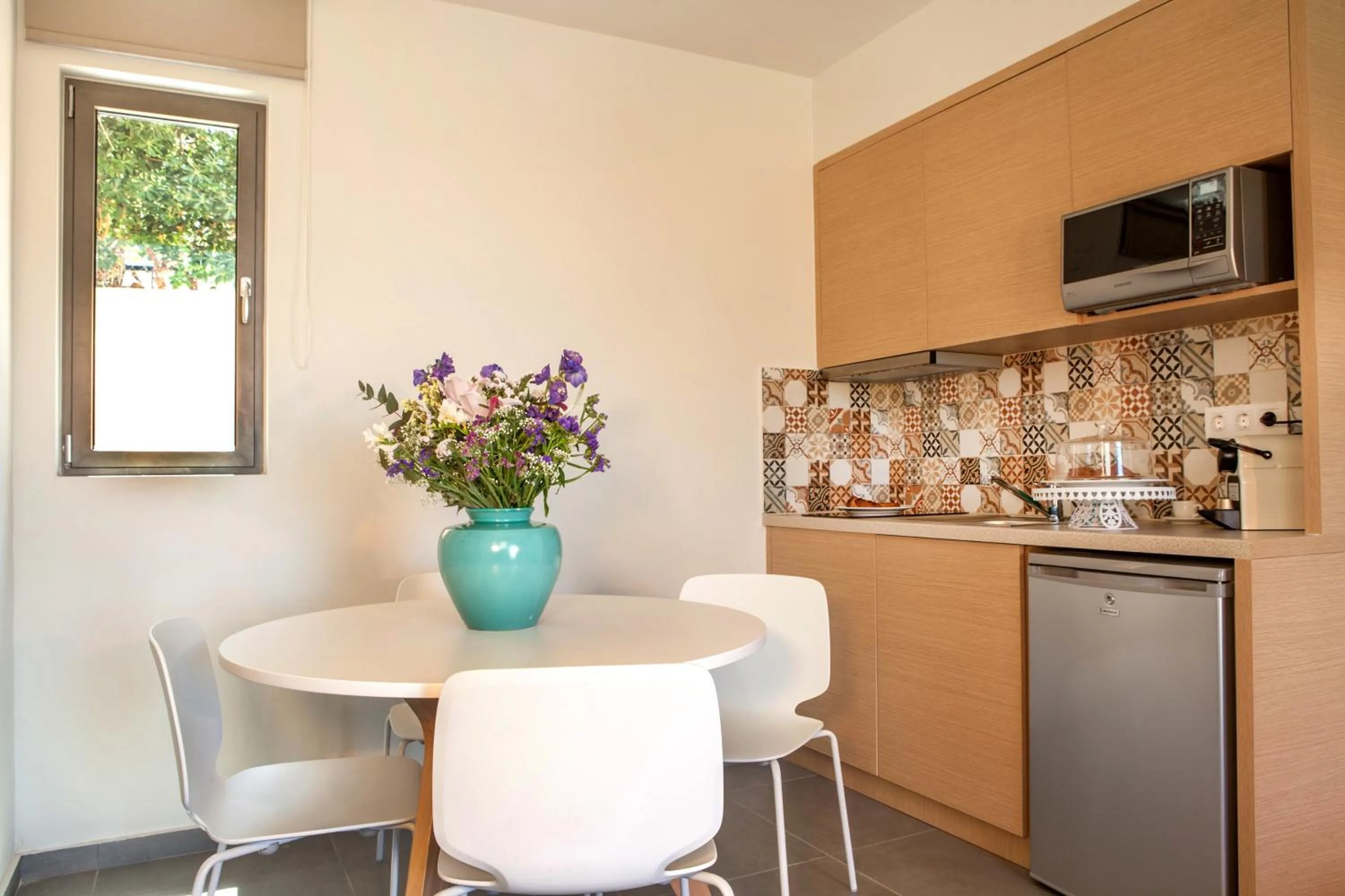 Kitchen or kitchenette in Sundance Apartments & Suites