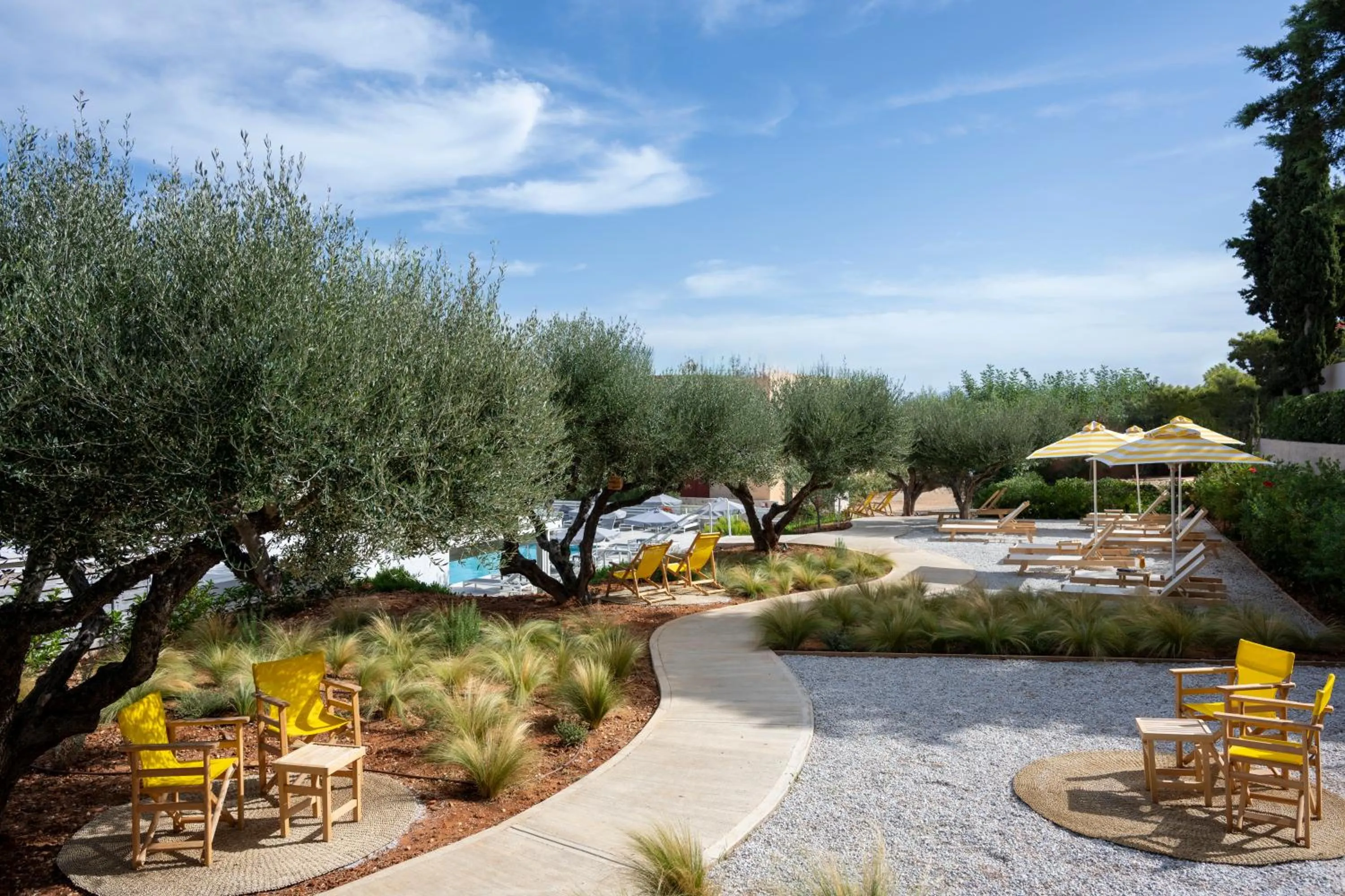 Swimming pool in Sundance Apartments & Suites