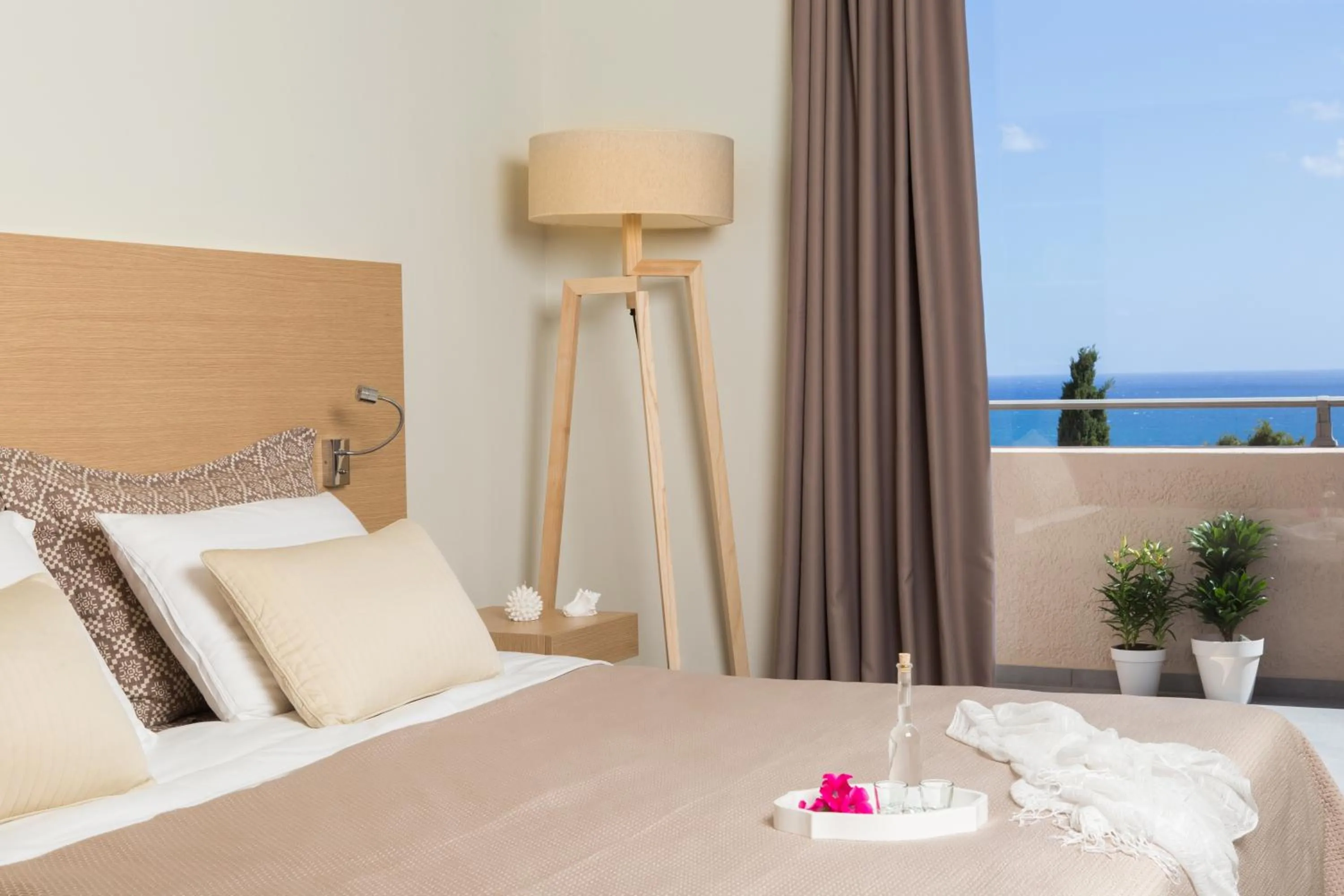 Bedroom, Bed in Sundance Apartments & Suites