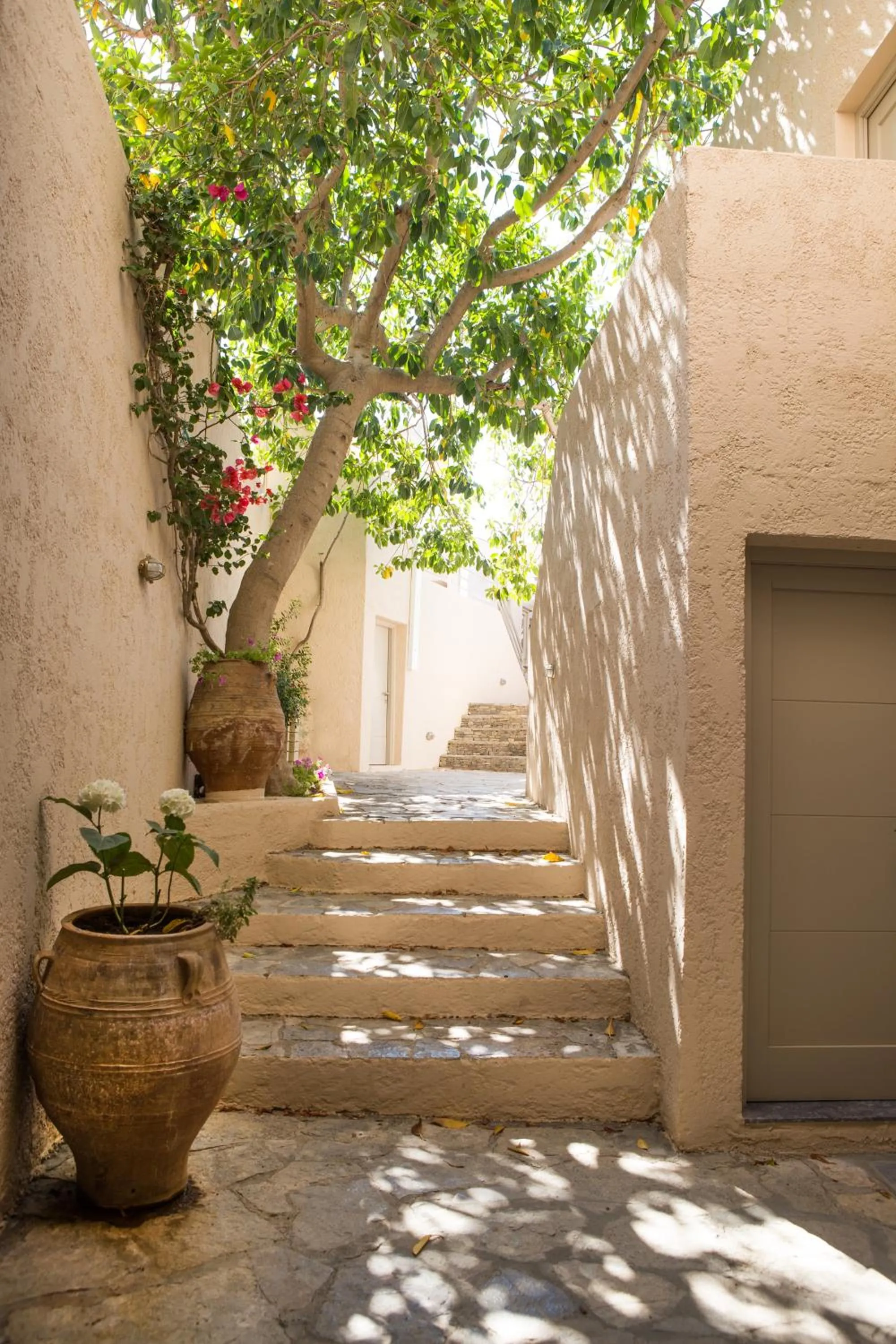 Decorative detail in Sundance Apartments & Suites