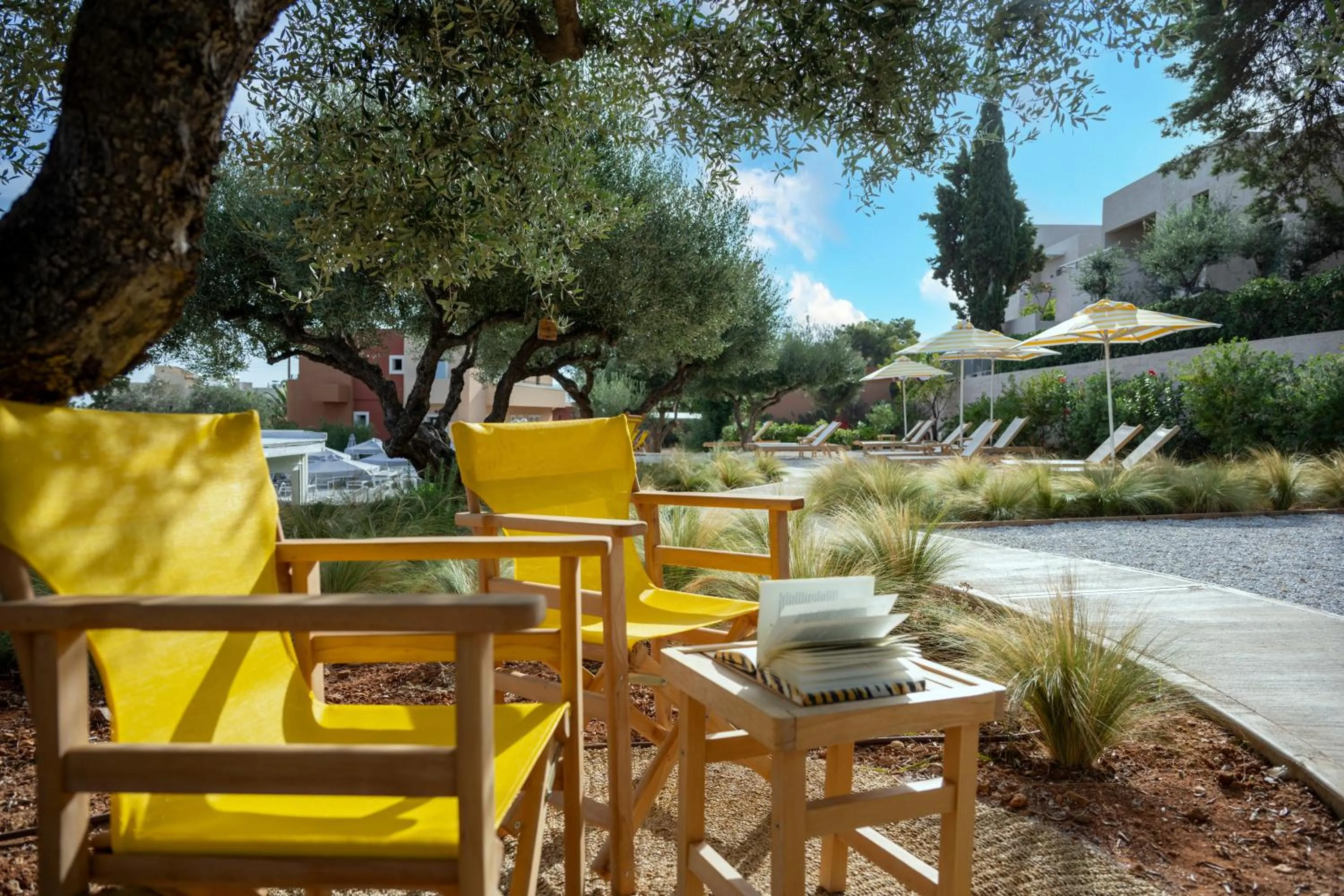 Swimming pool in Sundance Apartments & Suites