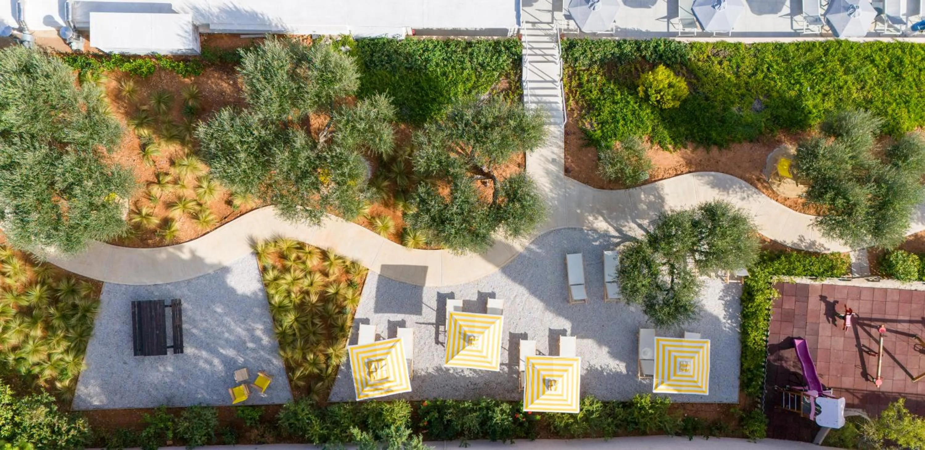 Swimming pool in Sundance Apartments & Suites