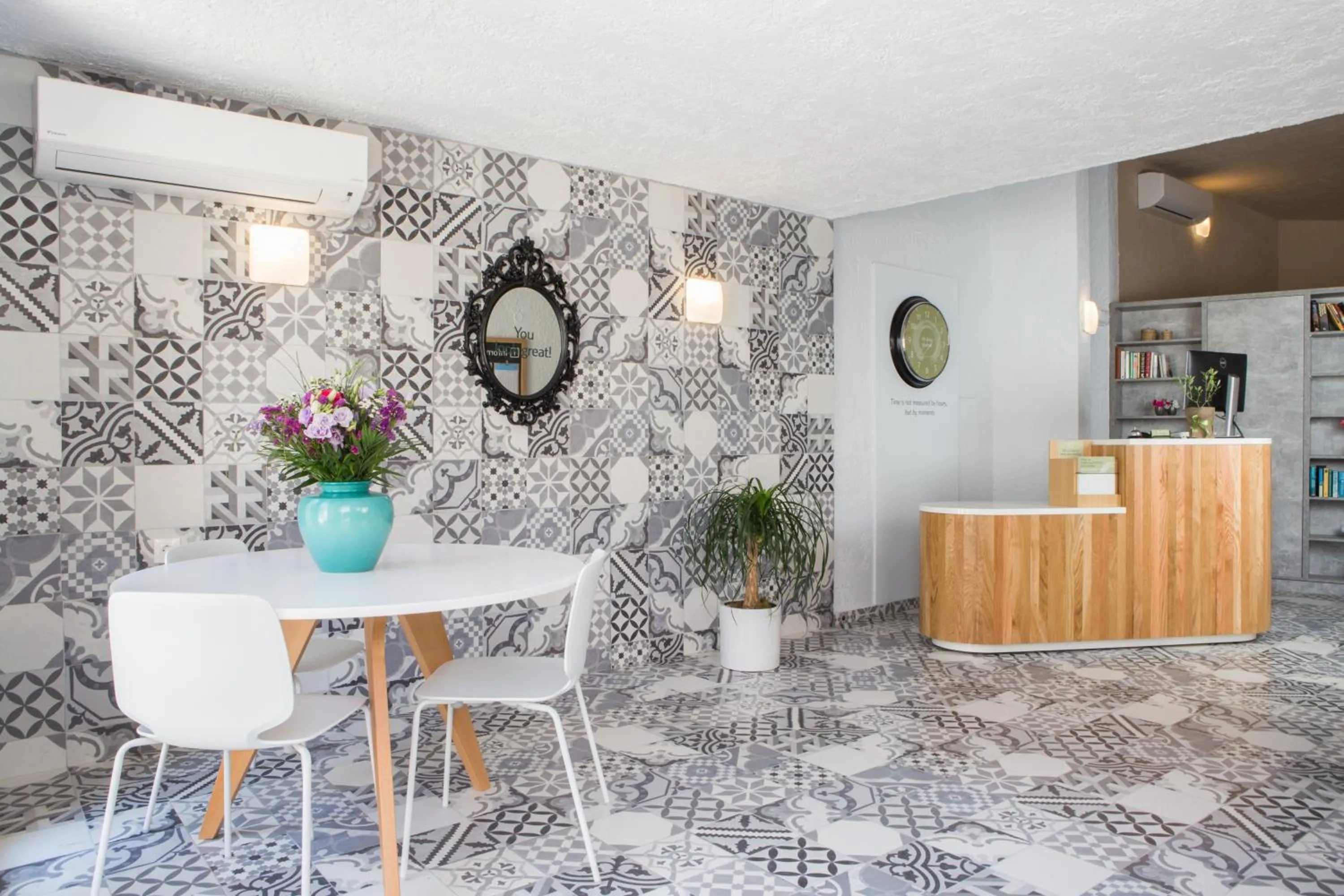 Lobby or reception in Sundance Apartments & Suites