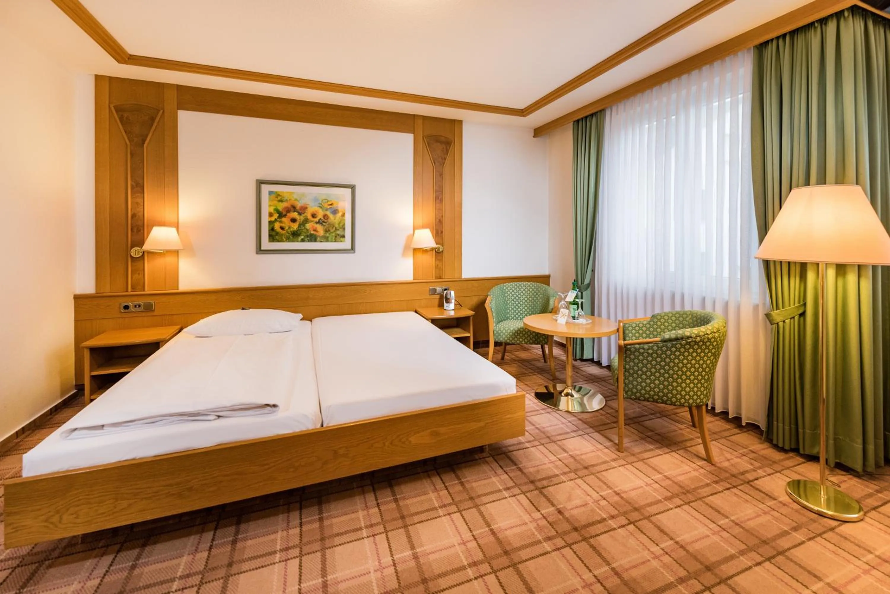 Photo of the whole room, Bed in Göbels Hotel zum Löwen