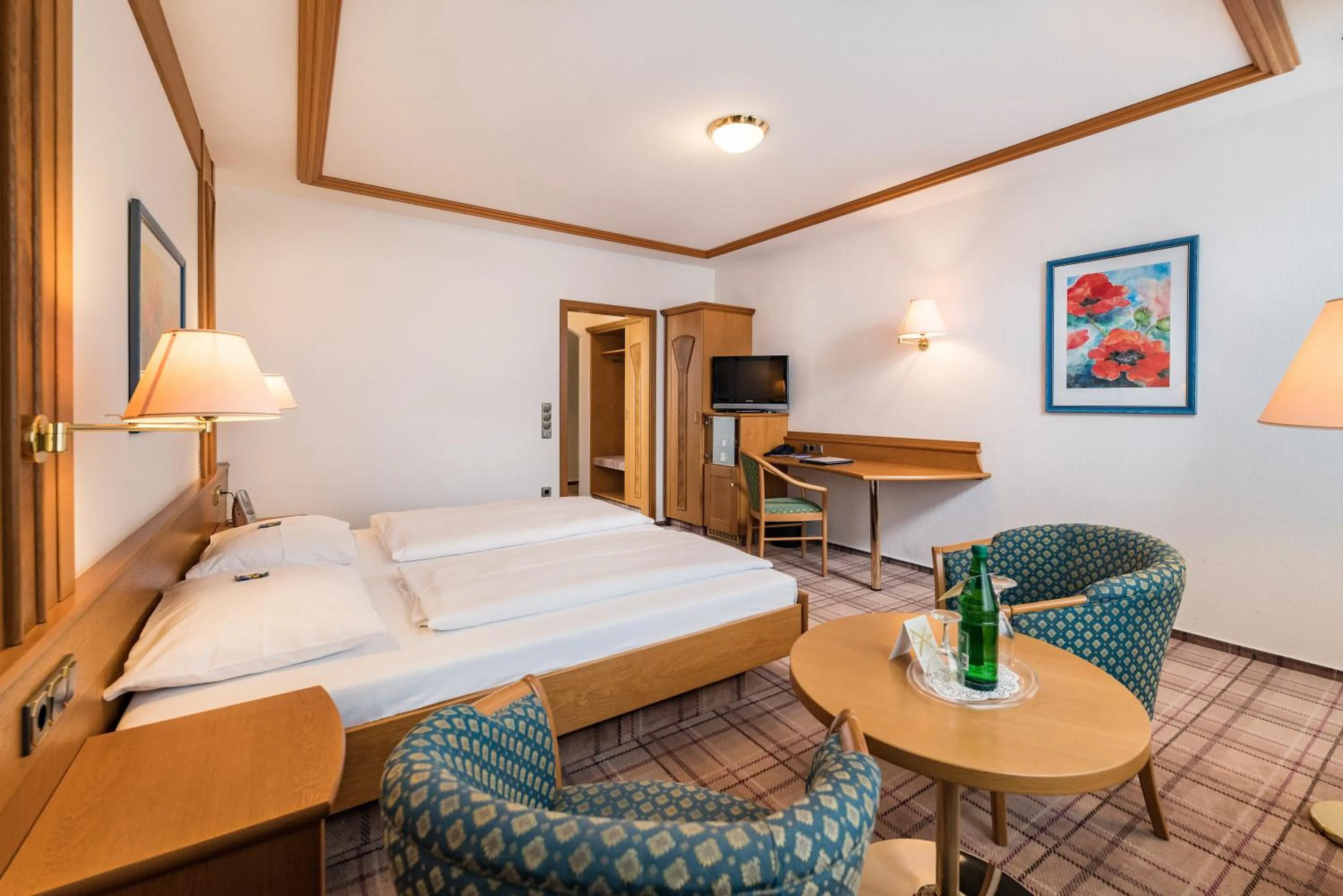 Photo of the whole room, Bed in Göbels Hotel zum Löwen