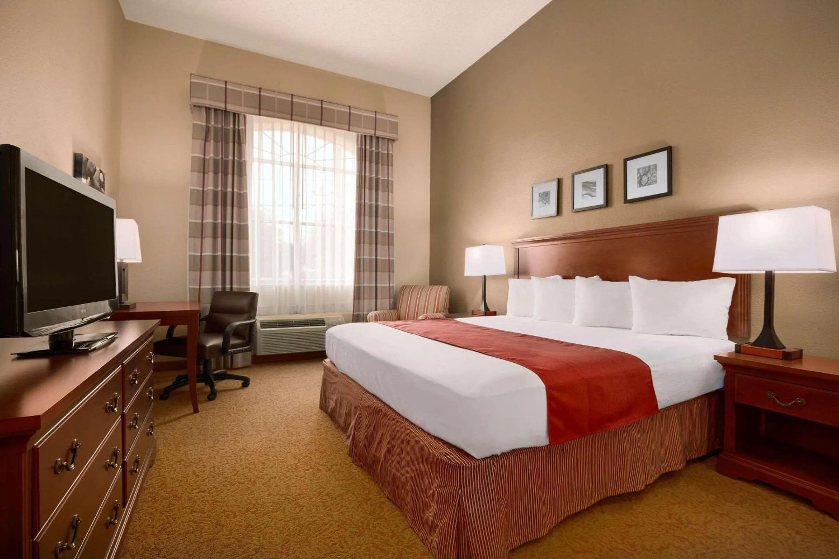 Bedroom, Bed in Country Inn & Suites by Radisson, Houston Intercontinental Airport East, TX