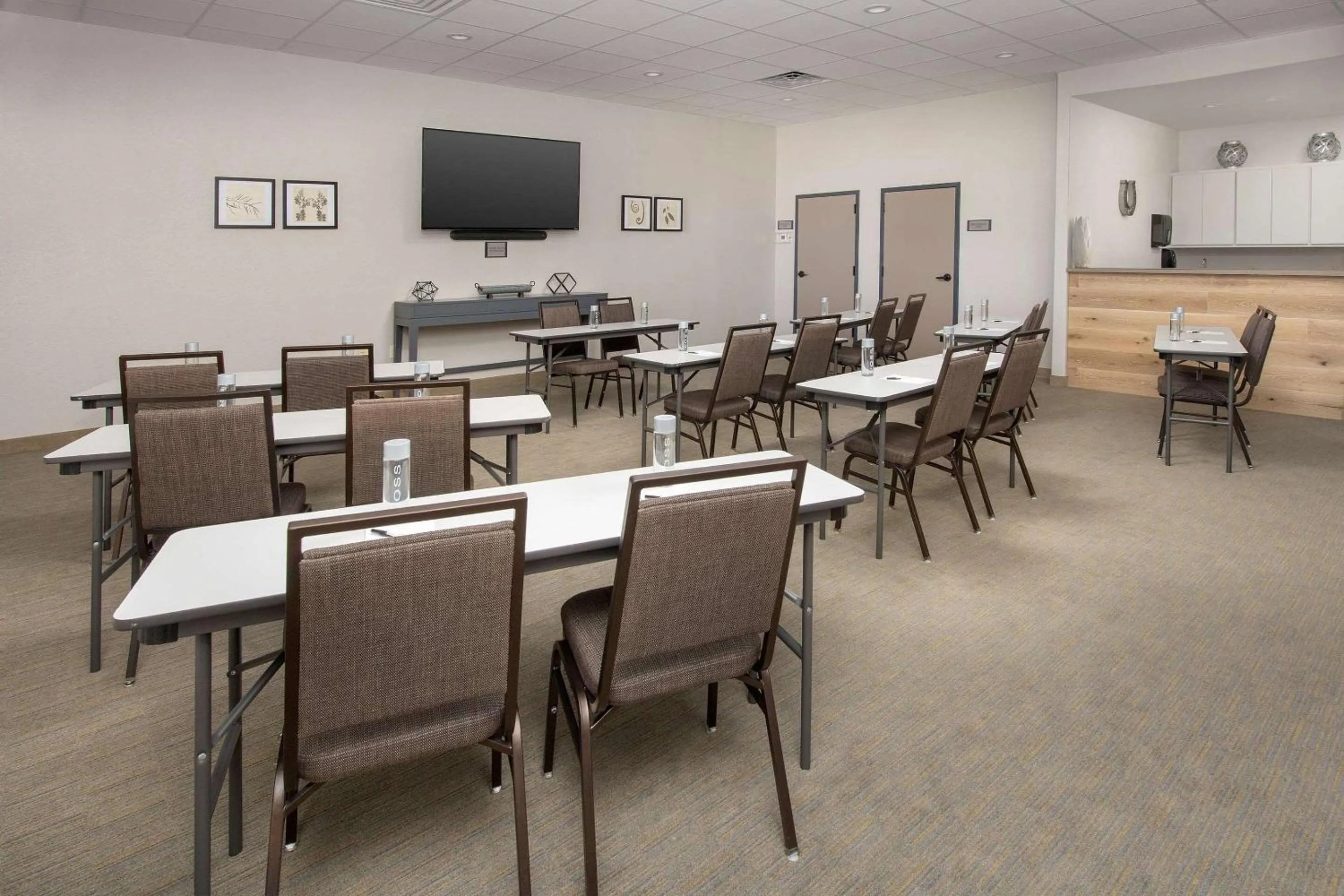 Meeting/conference room in Country Inn & Suites by Radisson, Houston Intercontinental Airport East, TX