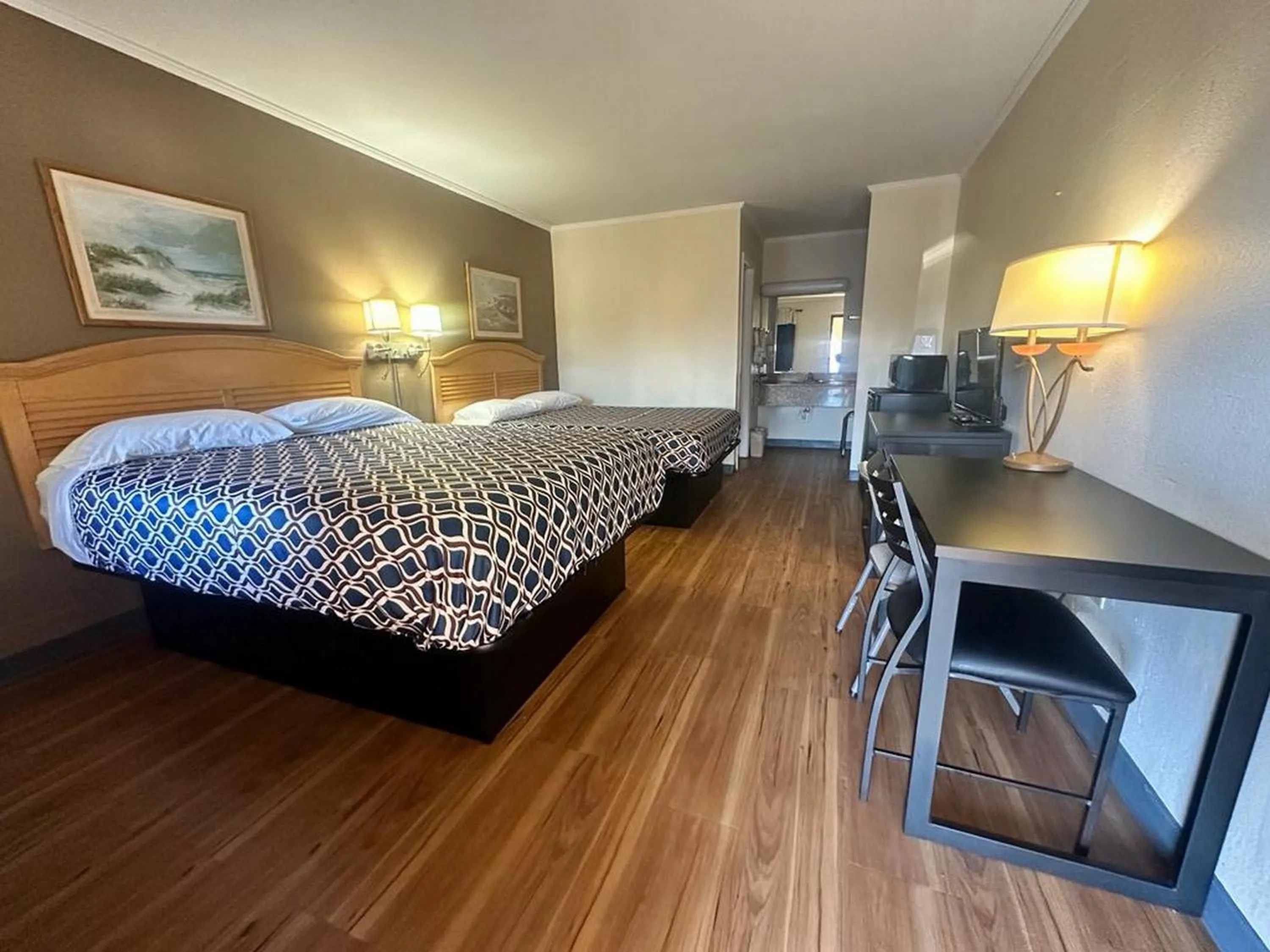 Photo of the whole room, Bed in Loyalty Inn Rockingham