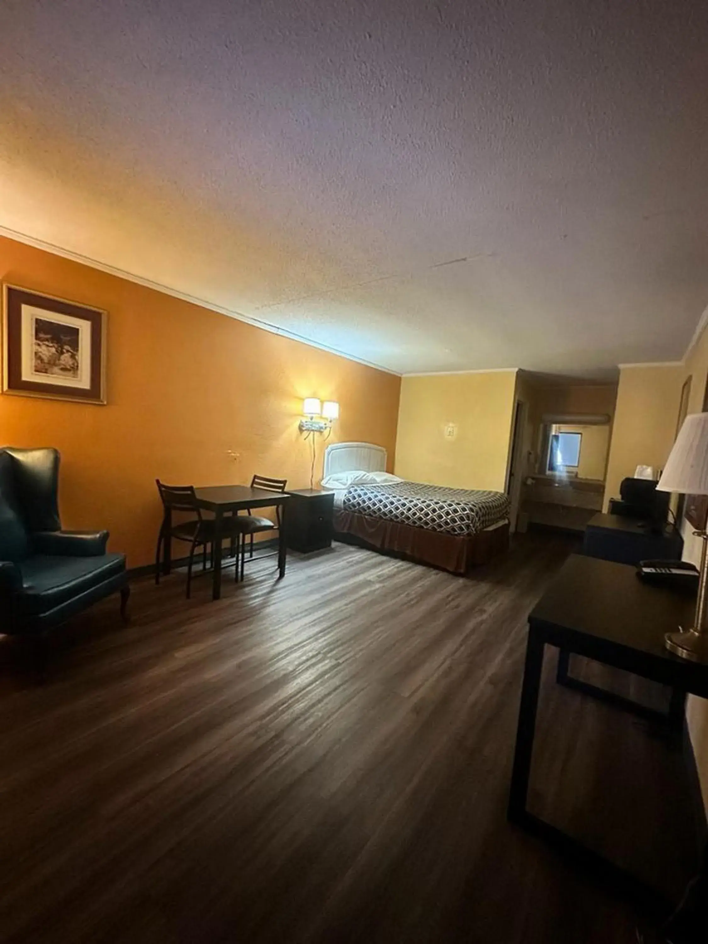 Queen Room - Non-Smoking in Loyalty Inn Rockingham Queen Room - Non-Smoking in Loyalty Inn Rockingham