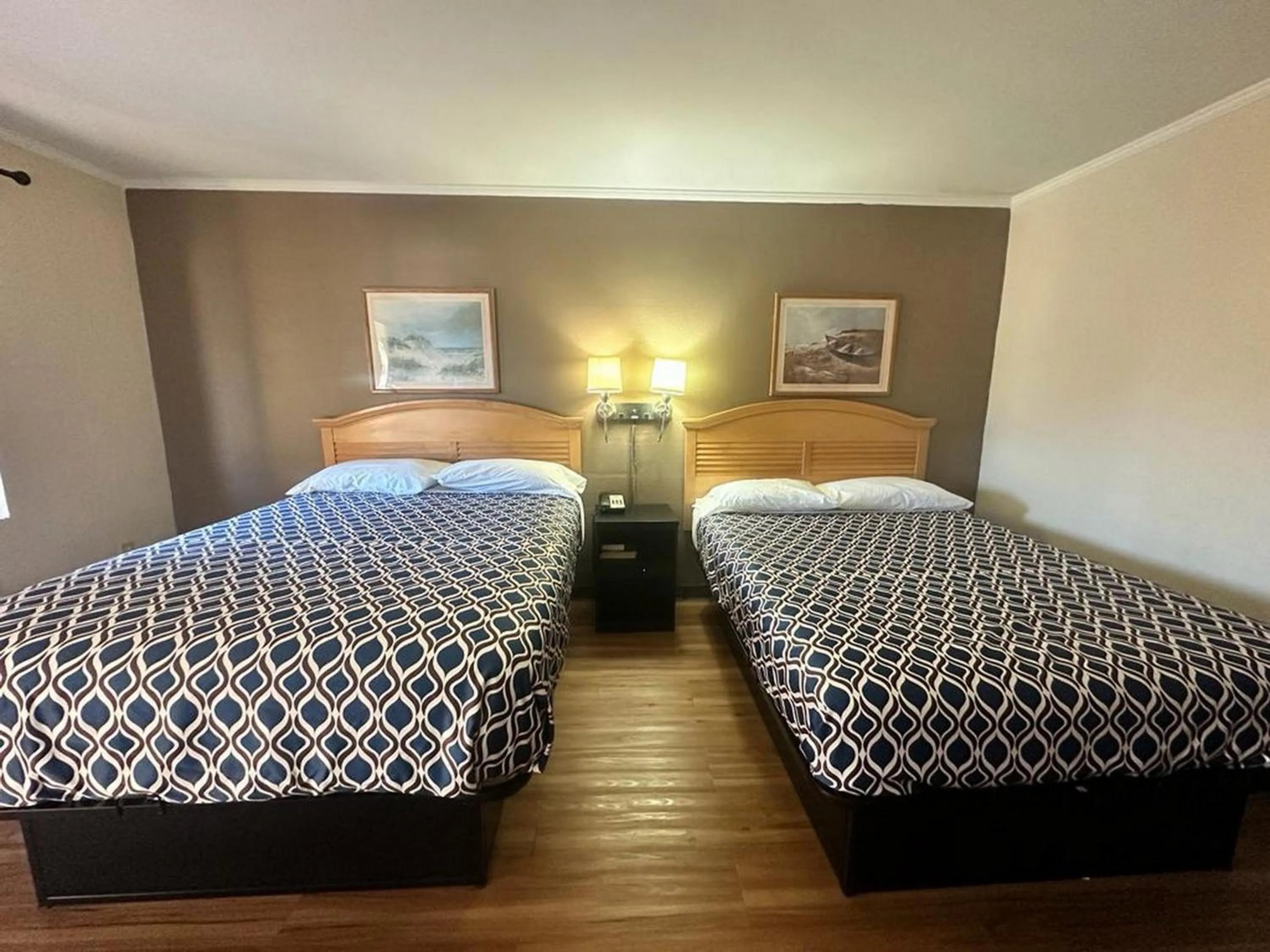 Bed in Loyalty Inn Rockingham