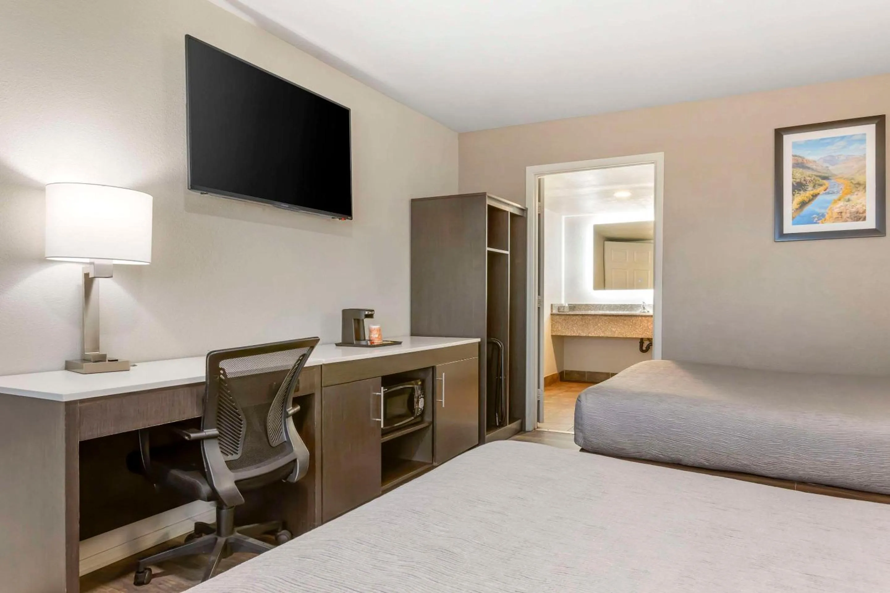 Bedroom in Quality Inn Show Low