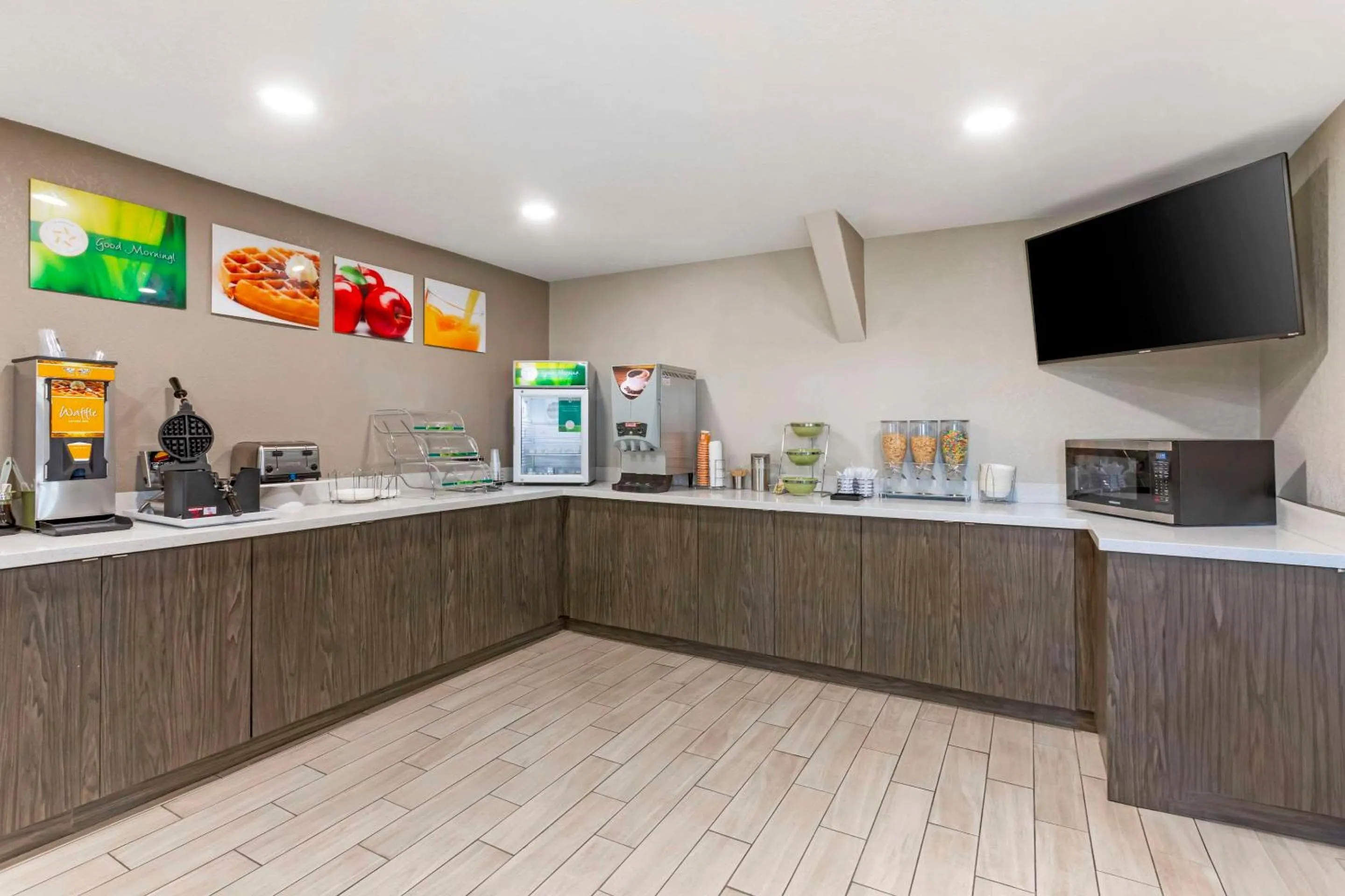 Breakfast in Quality Inn Show Low