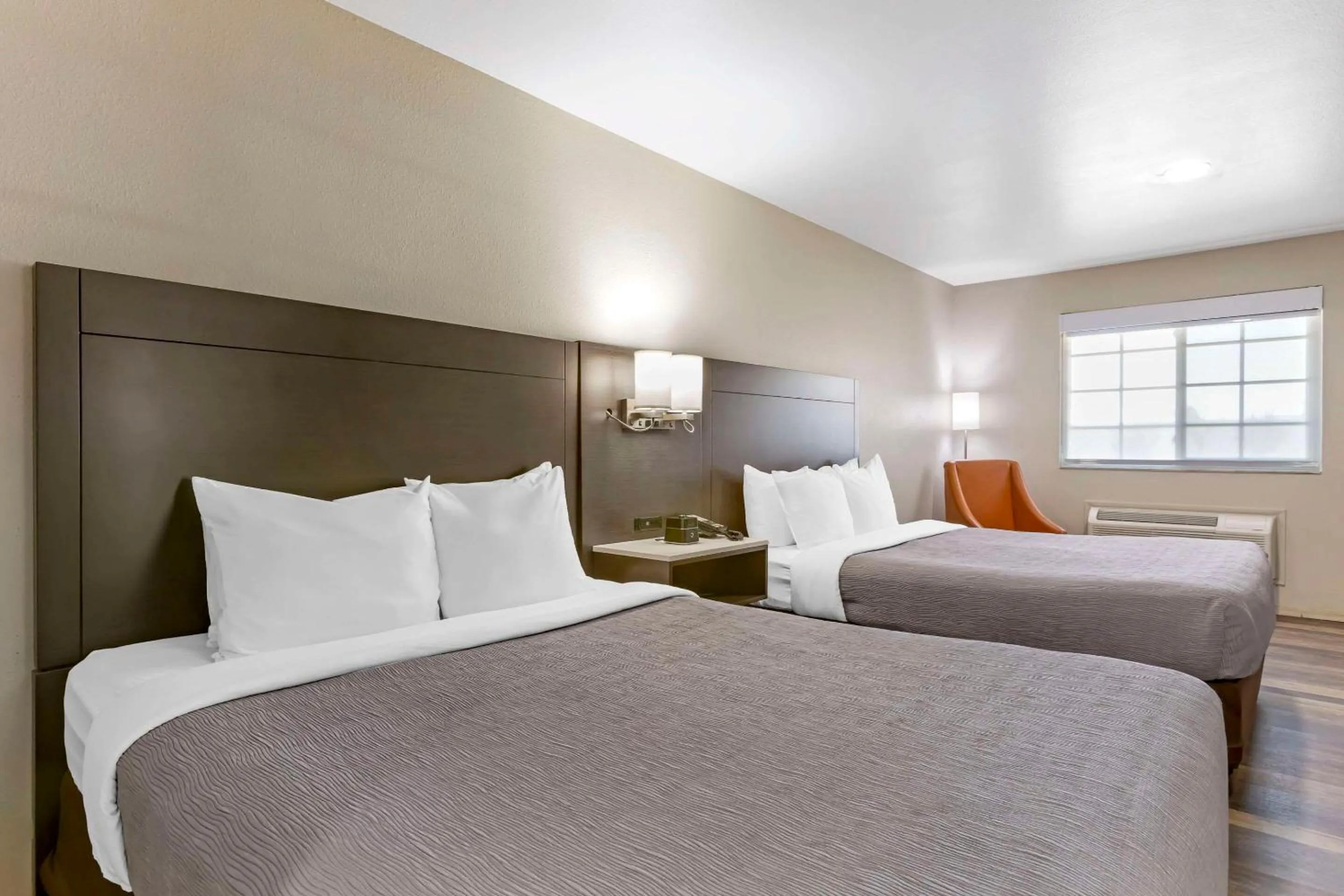 Bedroom in Quality Inn Show Low